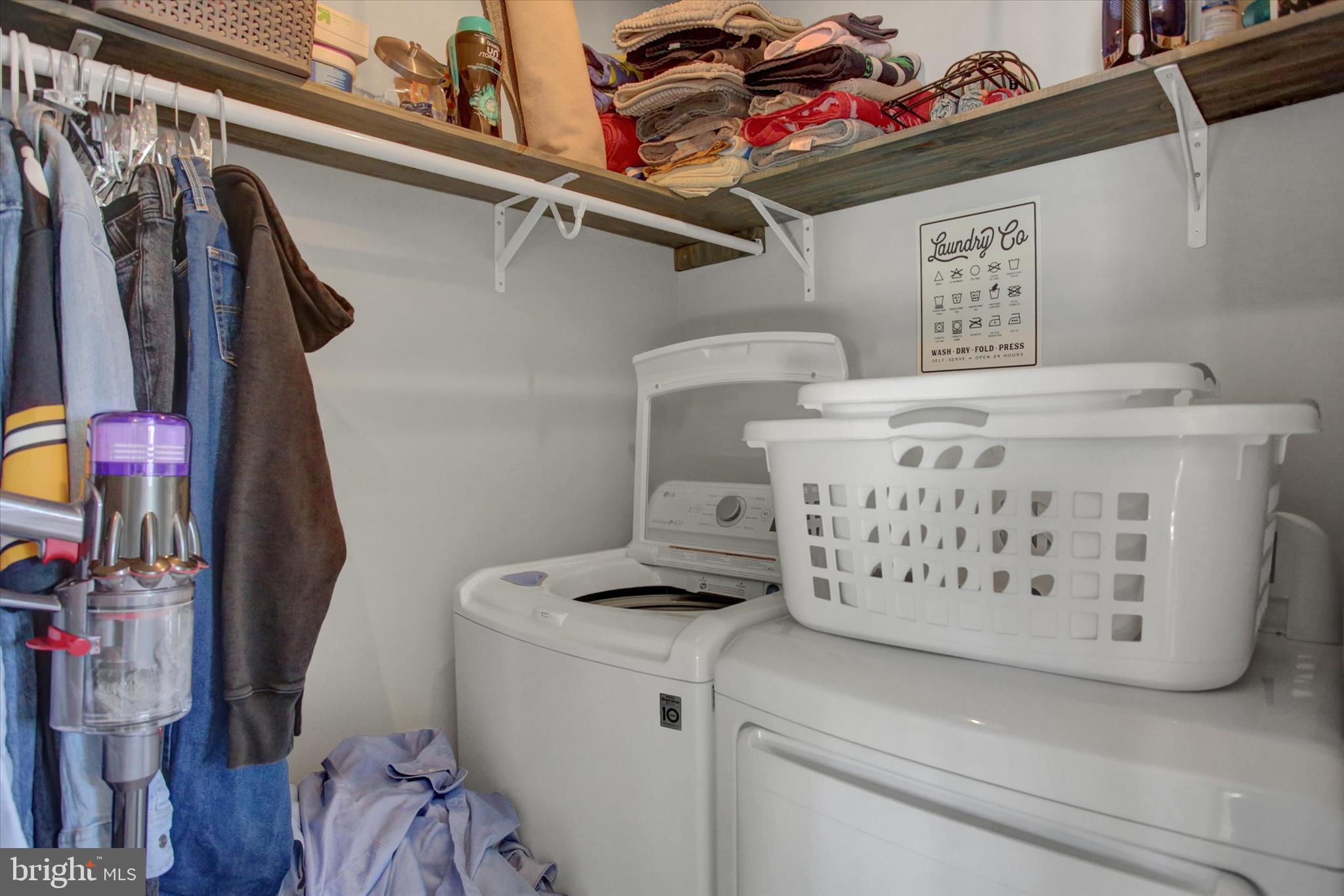 ROLLING HILLS - Residential