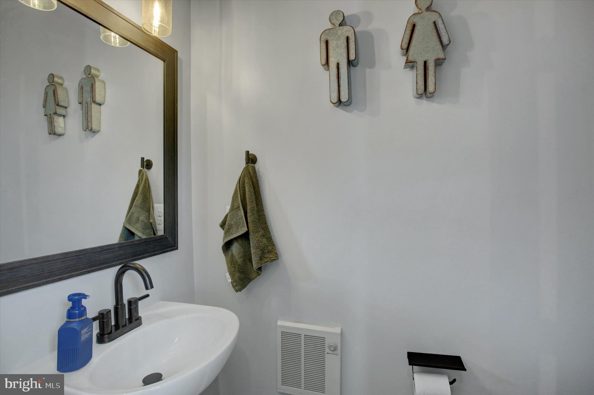 ROLLING HILLS - Residential