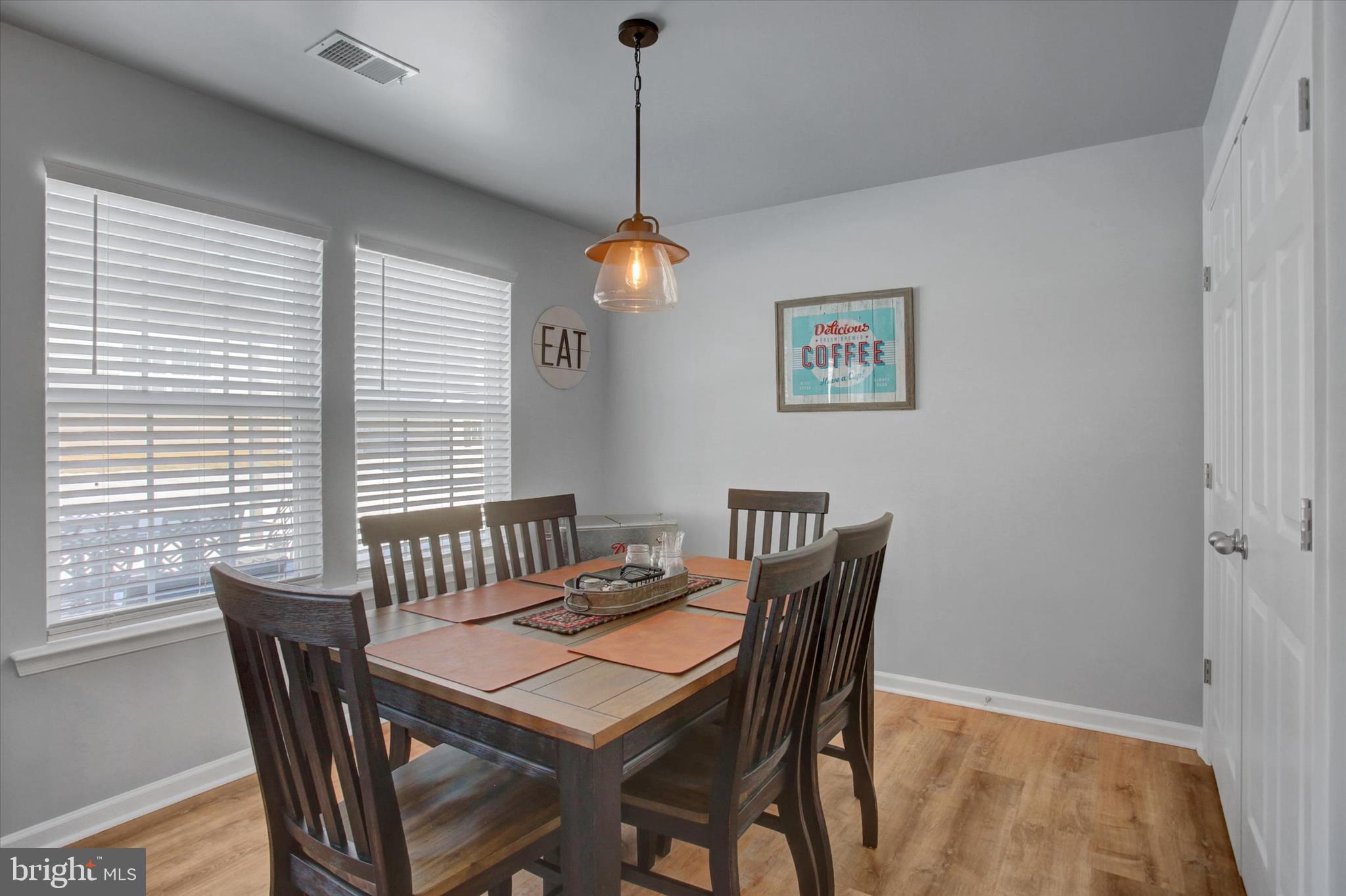 ROLLING HILLS - Residential