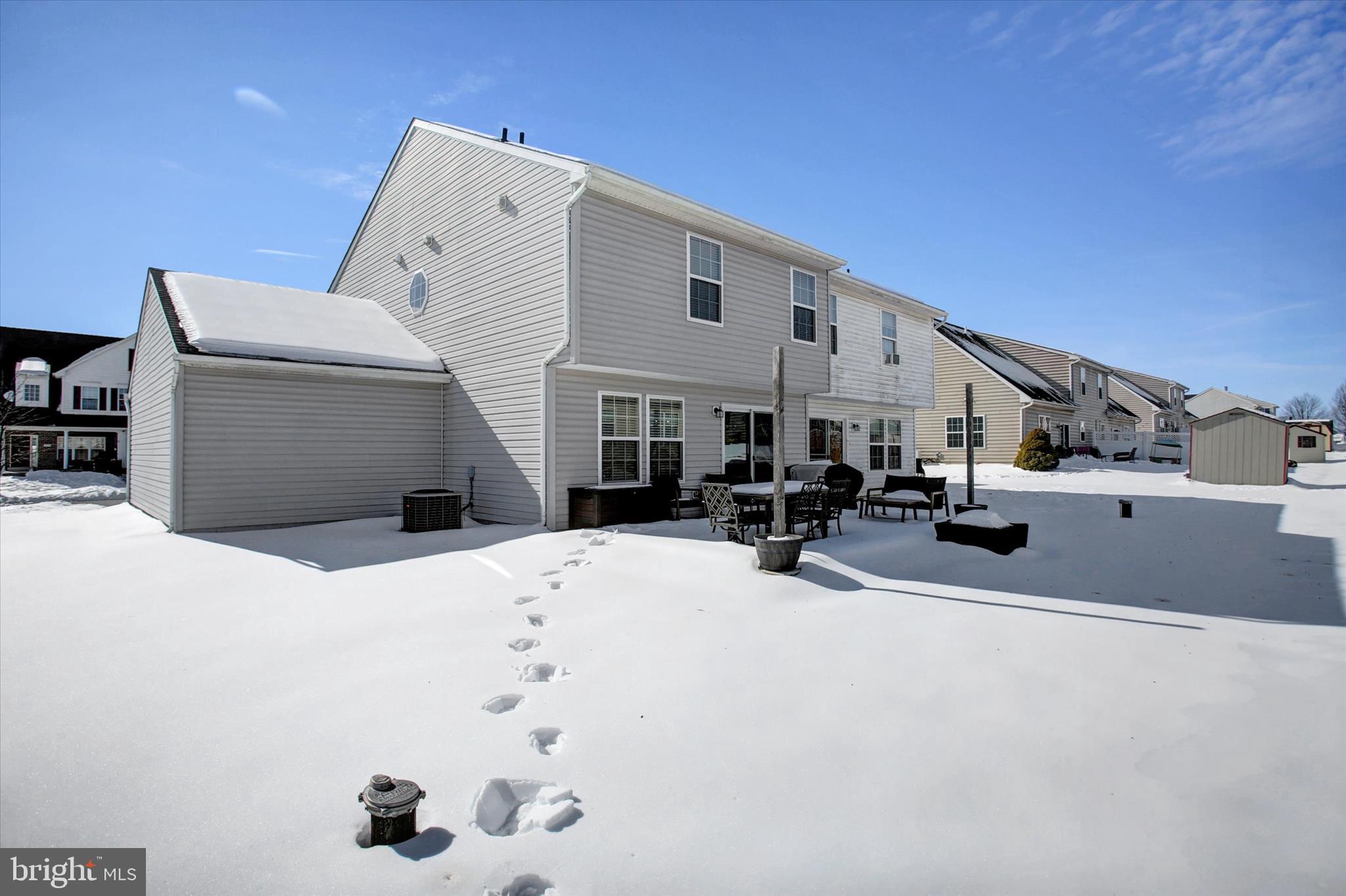 ROLLING HILLS - Residential