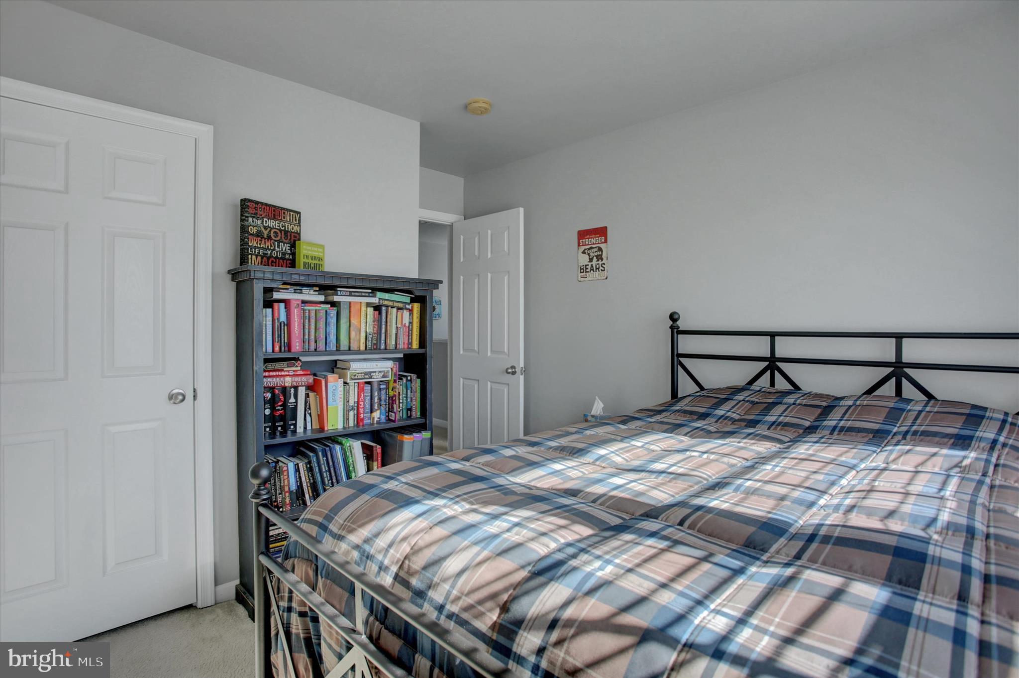 ROLLING HILLS - Residential