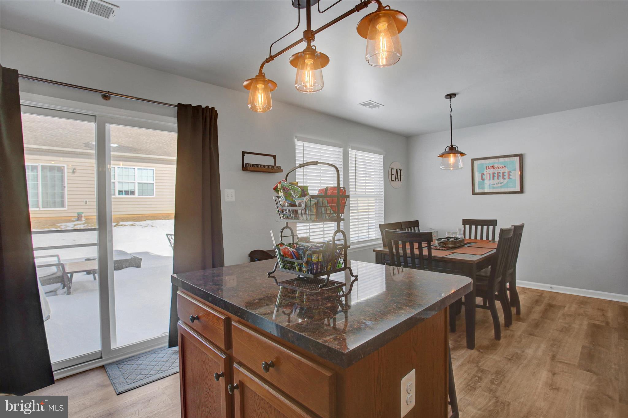 ROLLING HILLS - Residential