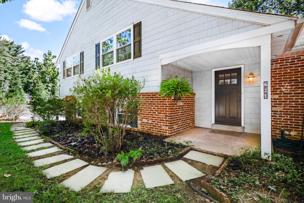 Photo of 621 Berry Lane, MEDIA, PA 19063 (MLS # PADE2101140)