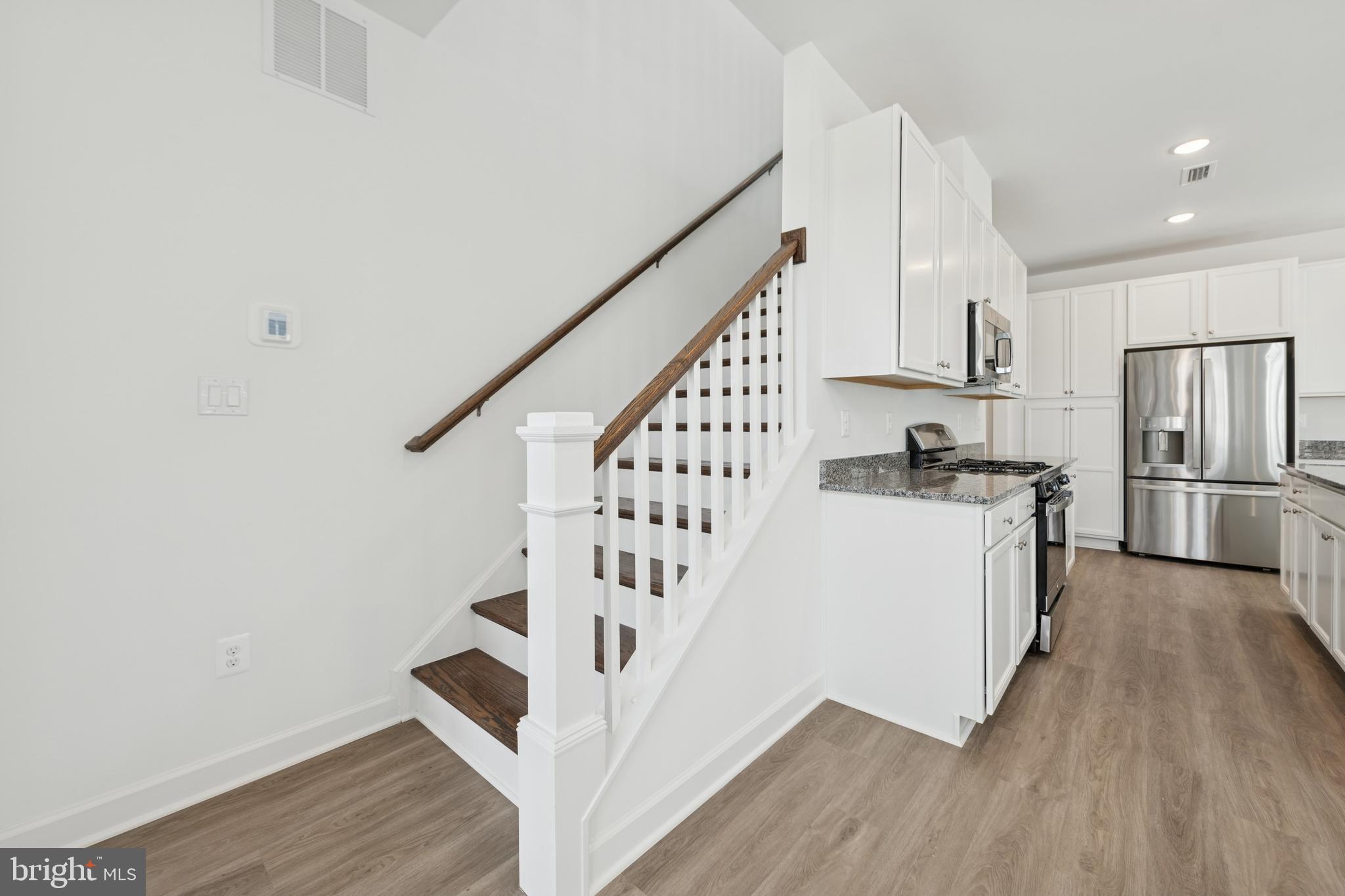 BAY KNOLLS - Residential