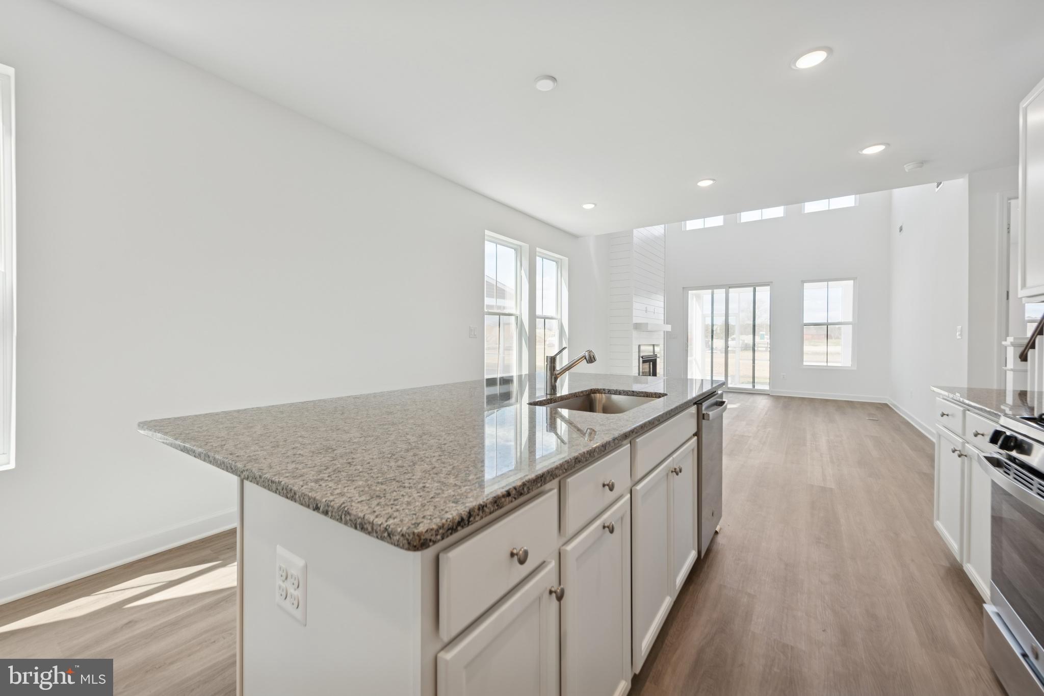 BAY KNOLLS - Residential