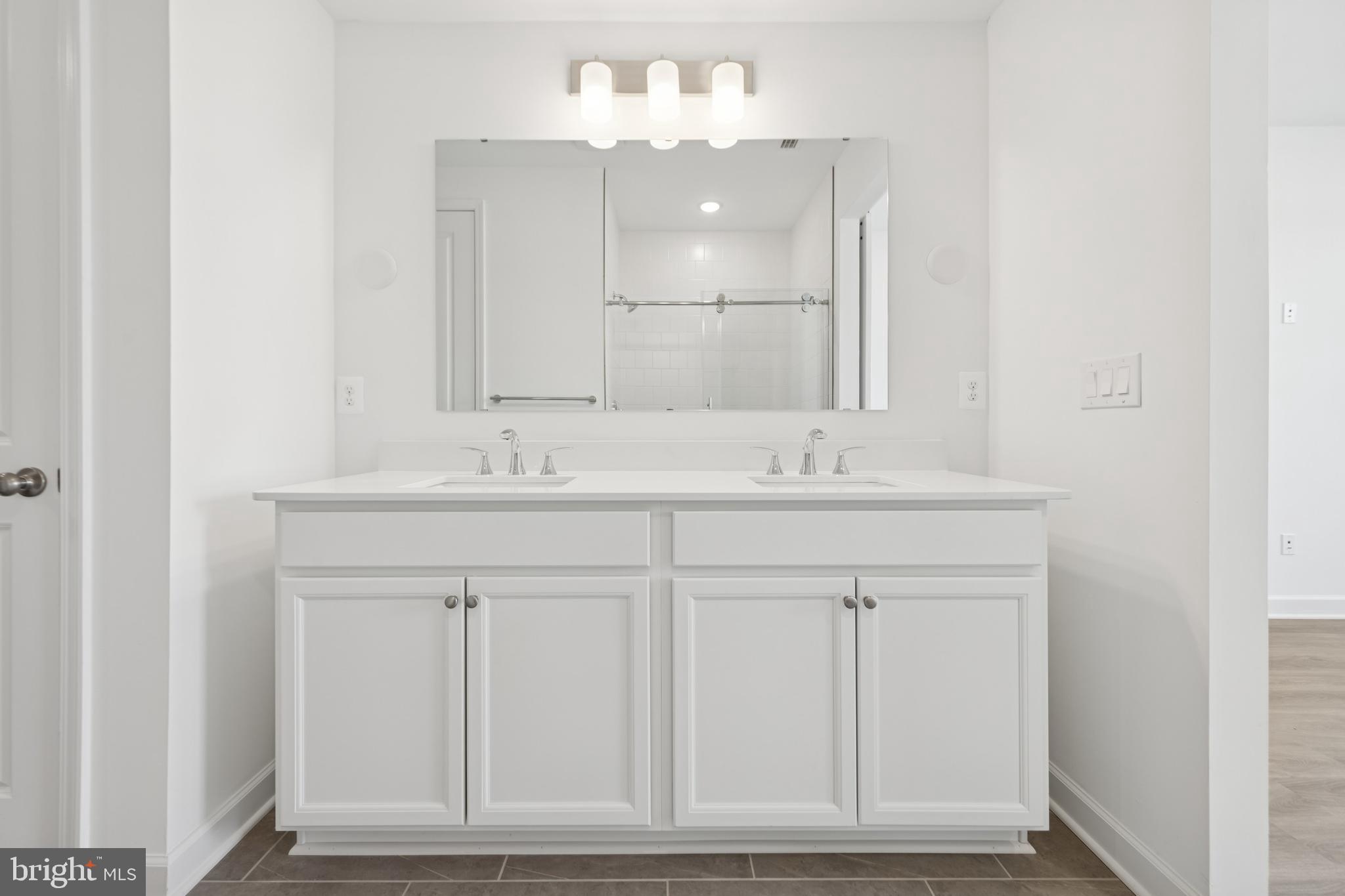 BAY KNOLLS - Residential