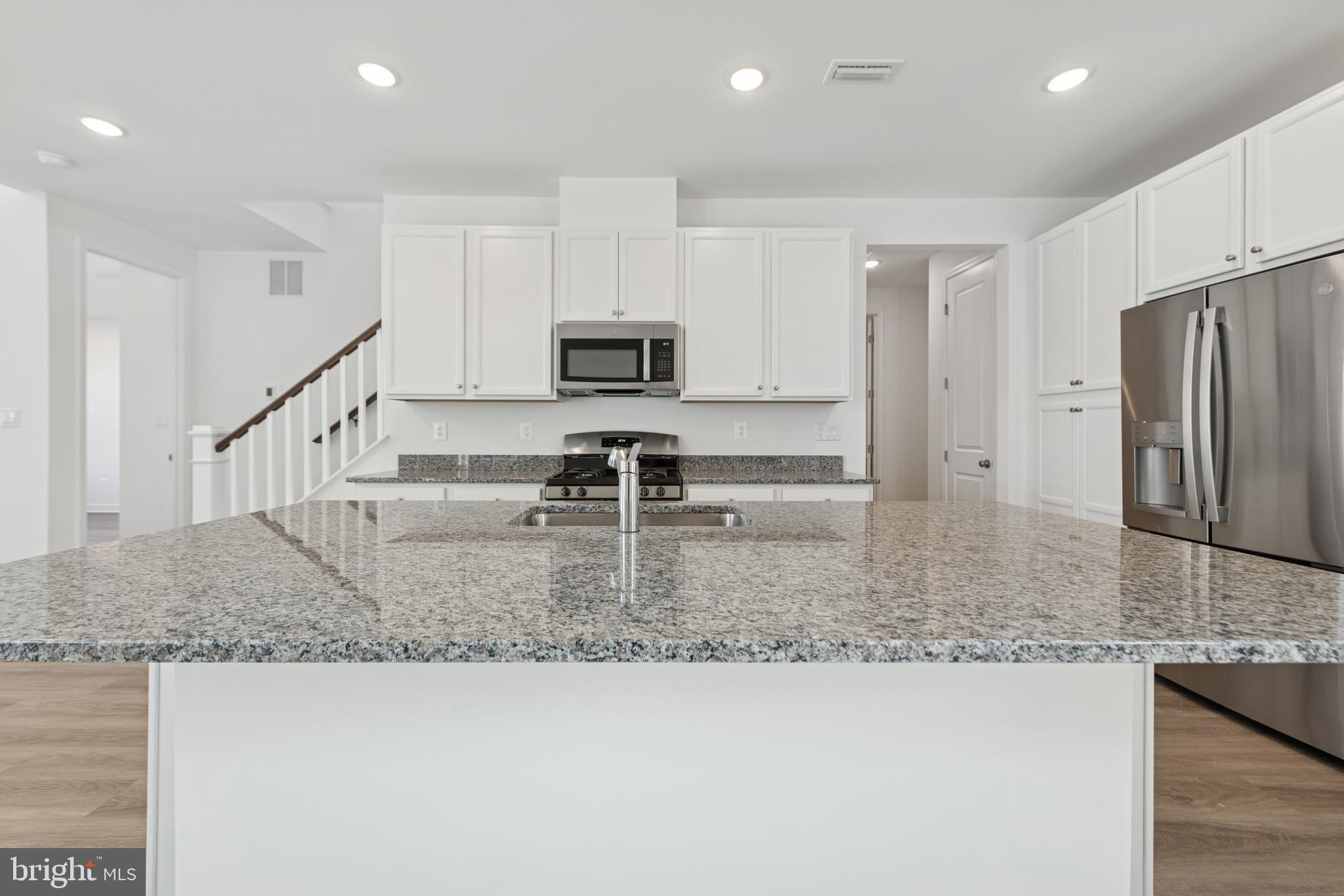 BAY KNOLLS - Residential