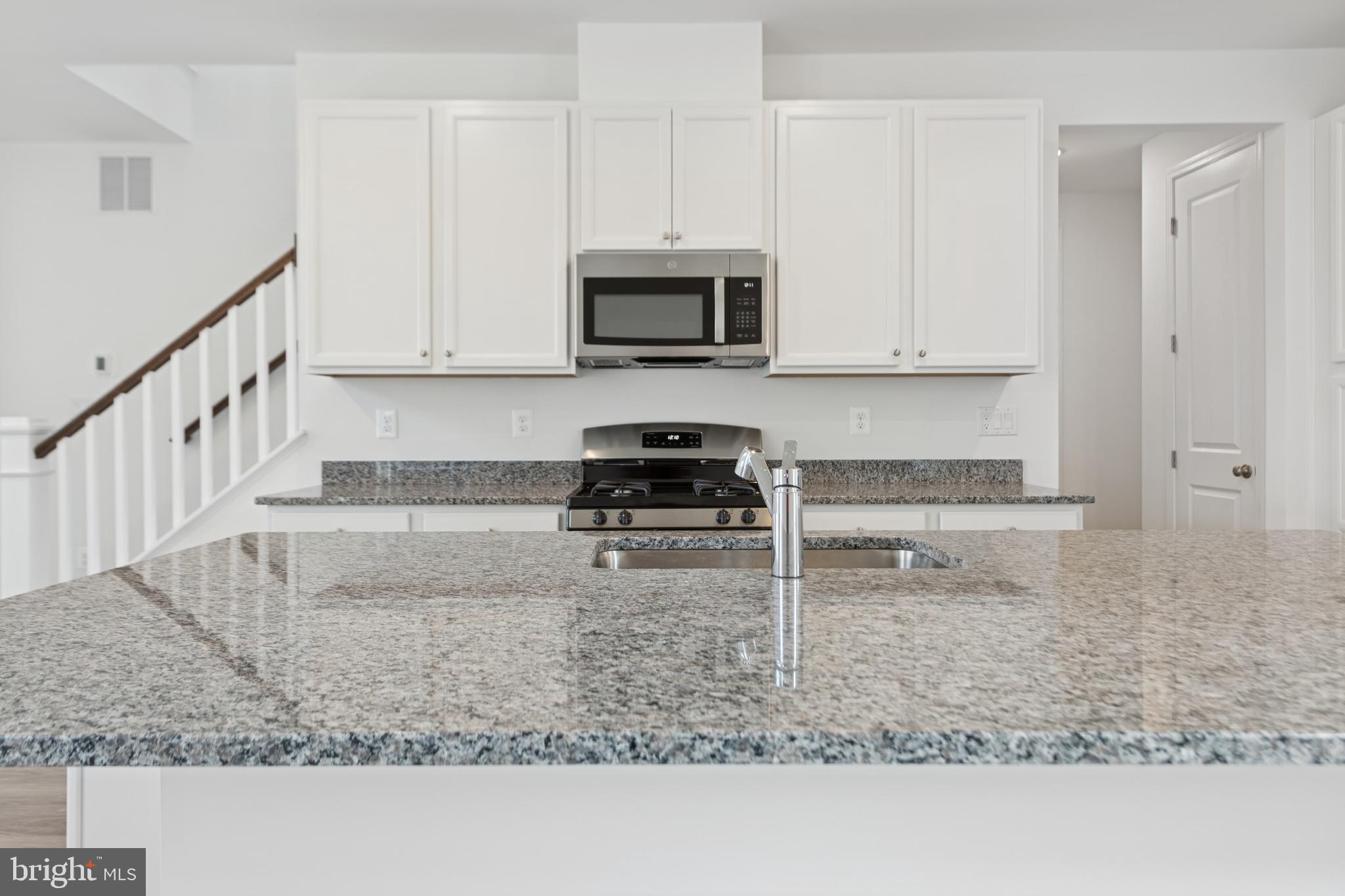 BAY KNOLLS - Residential