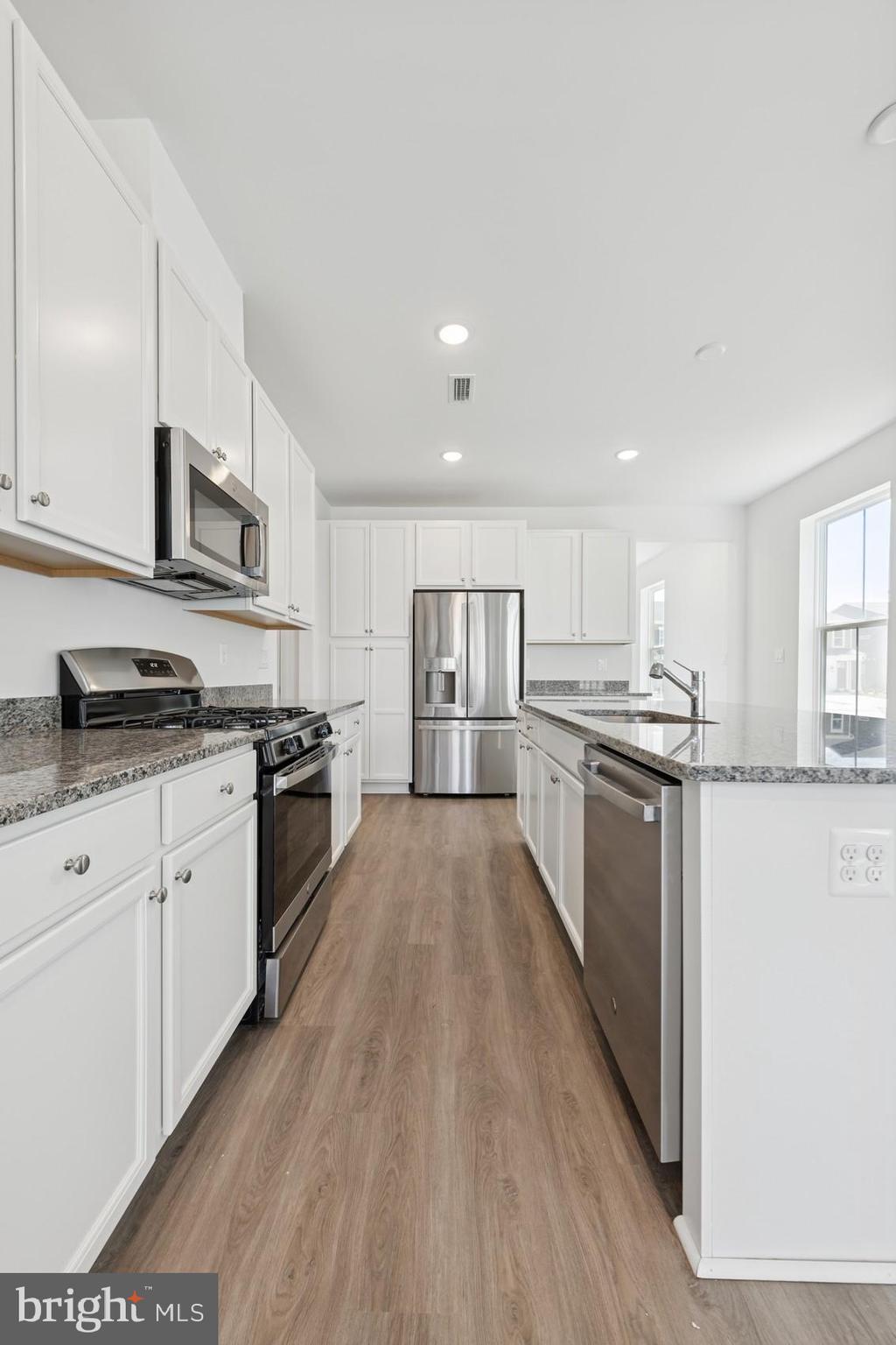 BAY KNOLLS - Residential