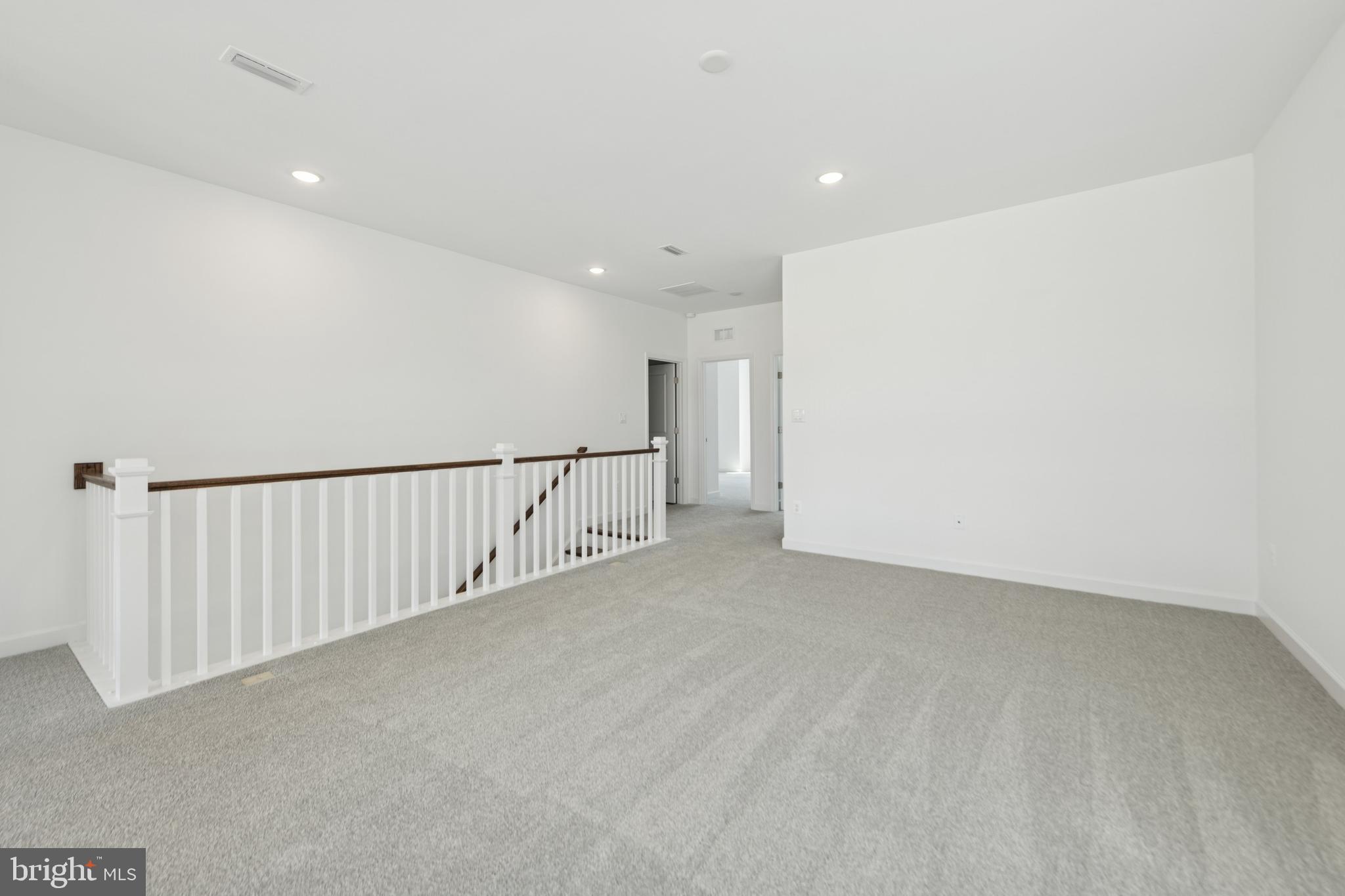 BAY KNOLLS - Residential