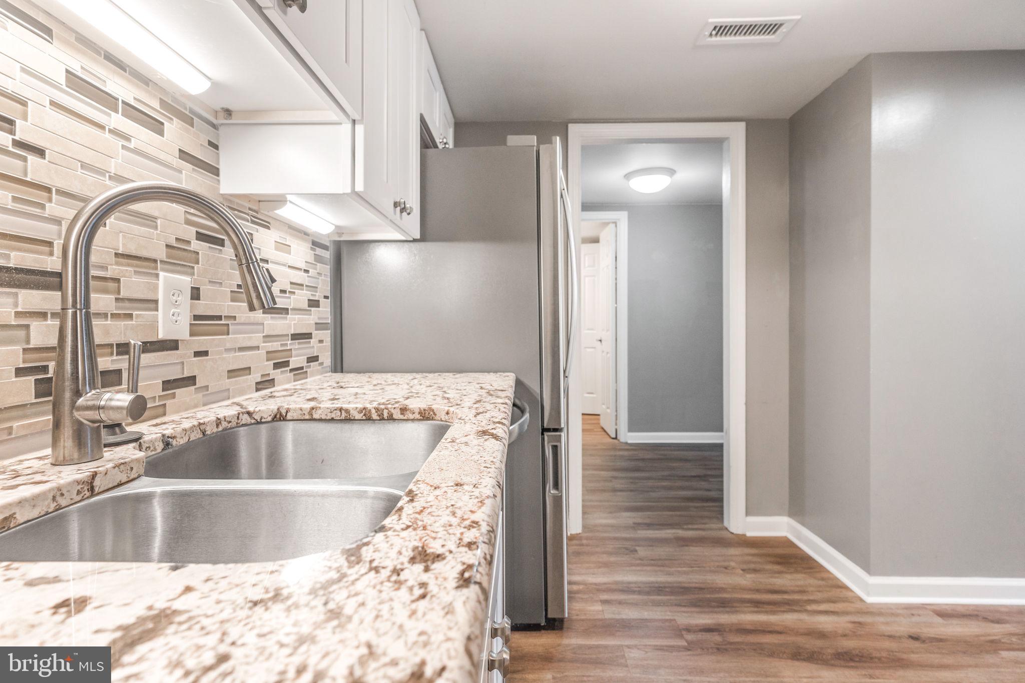 LAKESIDE PLAZA - Residential Lease