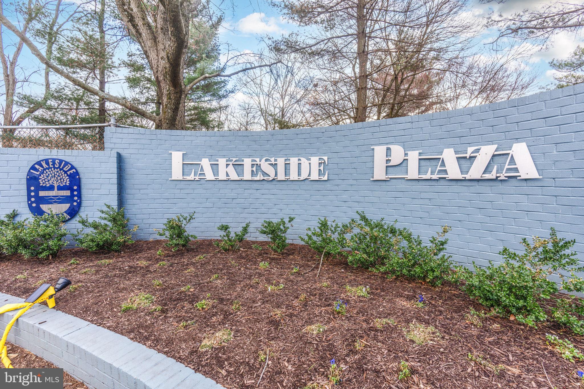 LAKESIDE PLAZA - Residential Lease