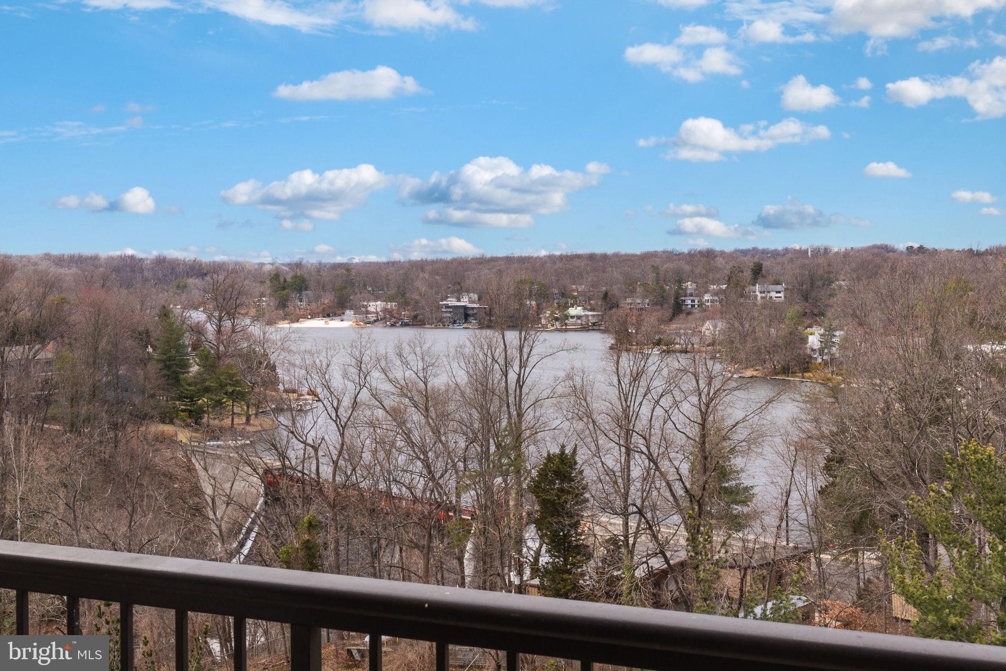 LAKESIDE PLAZA - Residential Lease