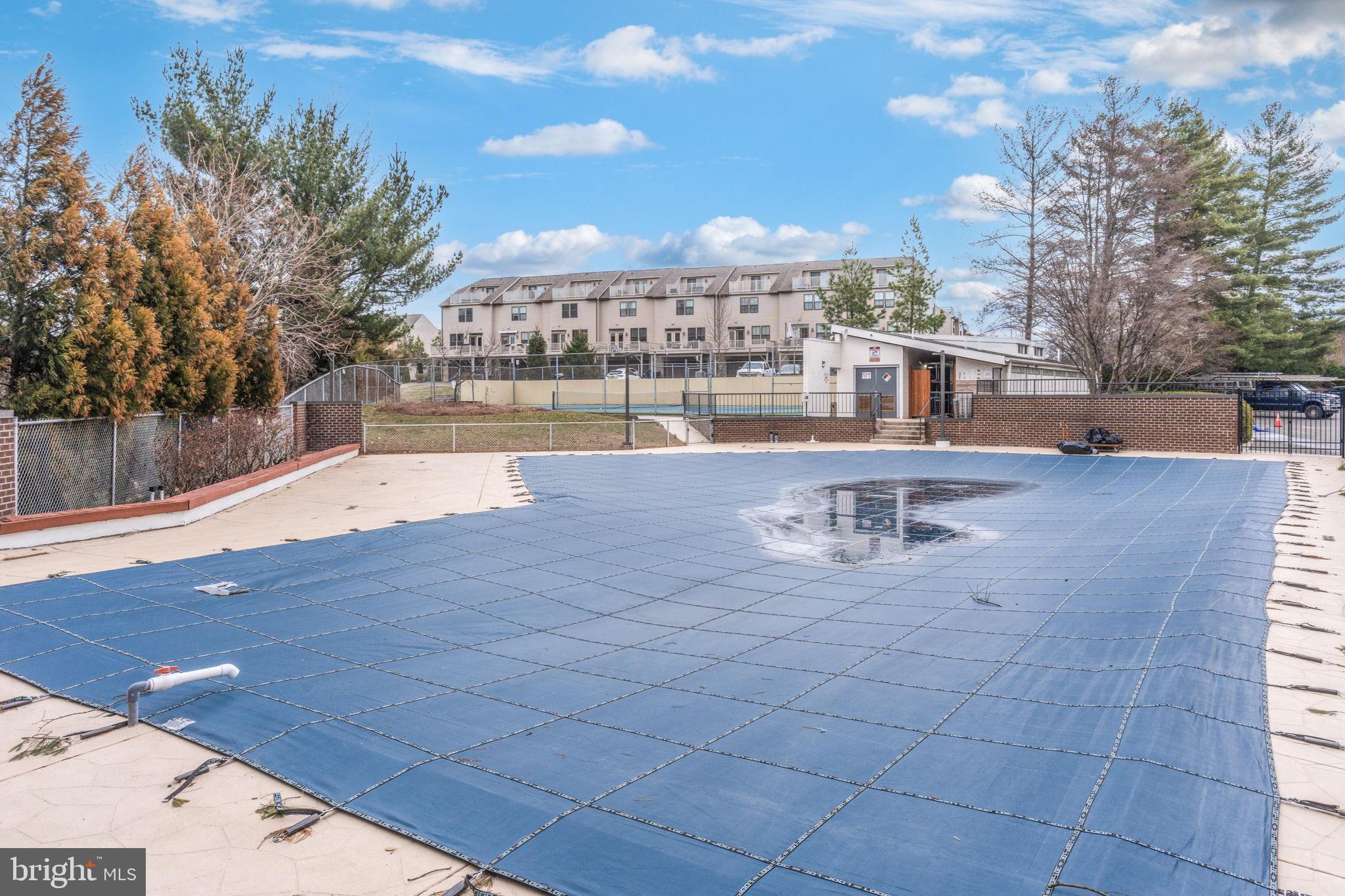 LAKESIDE PLAZA - Residential Lease