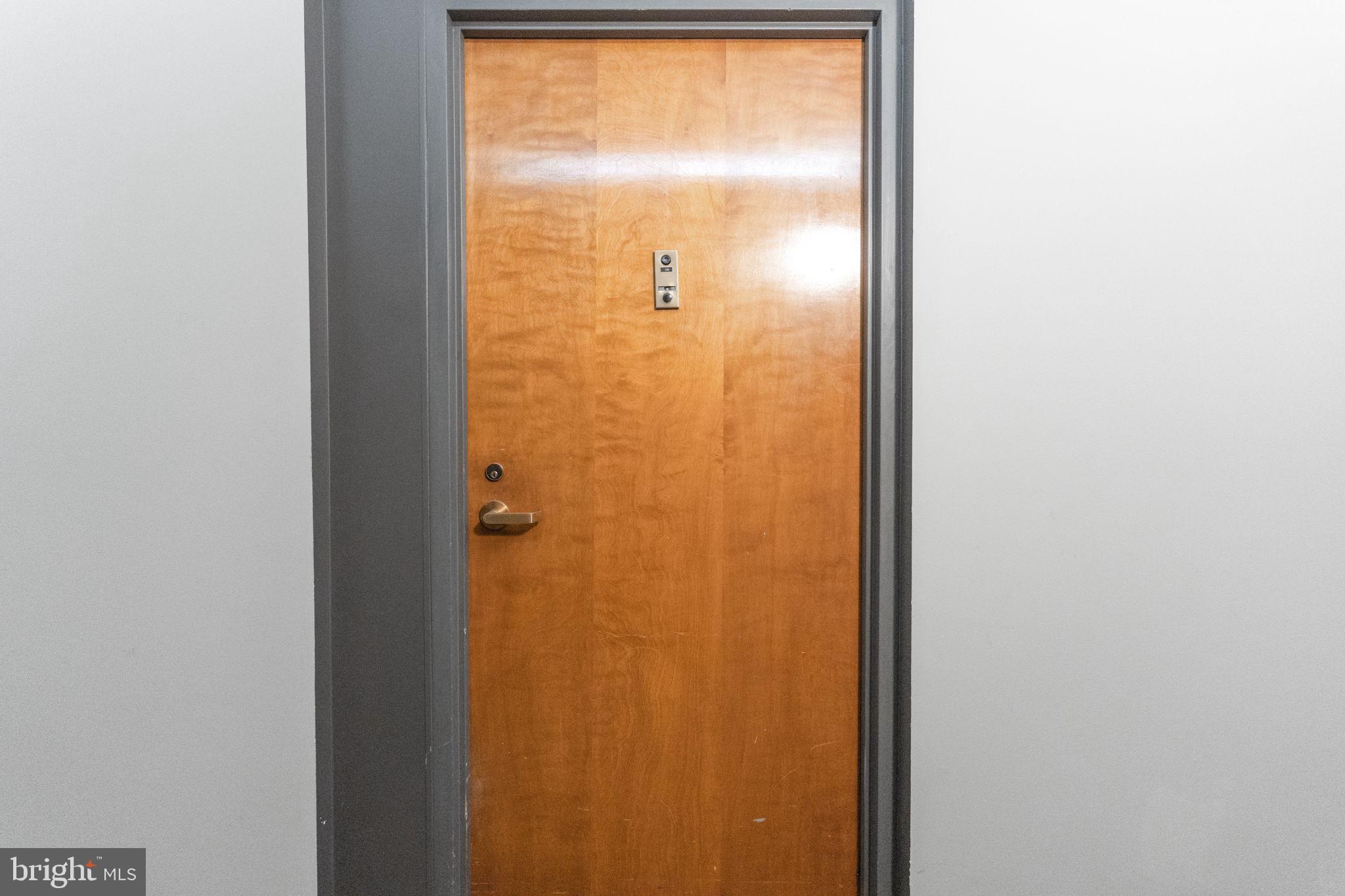 LAKESIDE PLAZA - Residential Lease