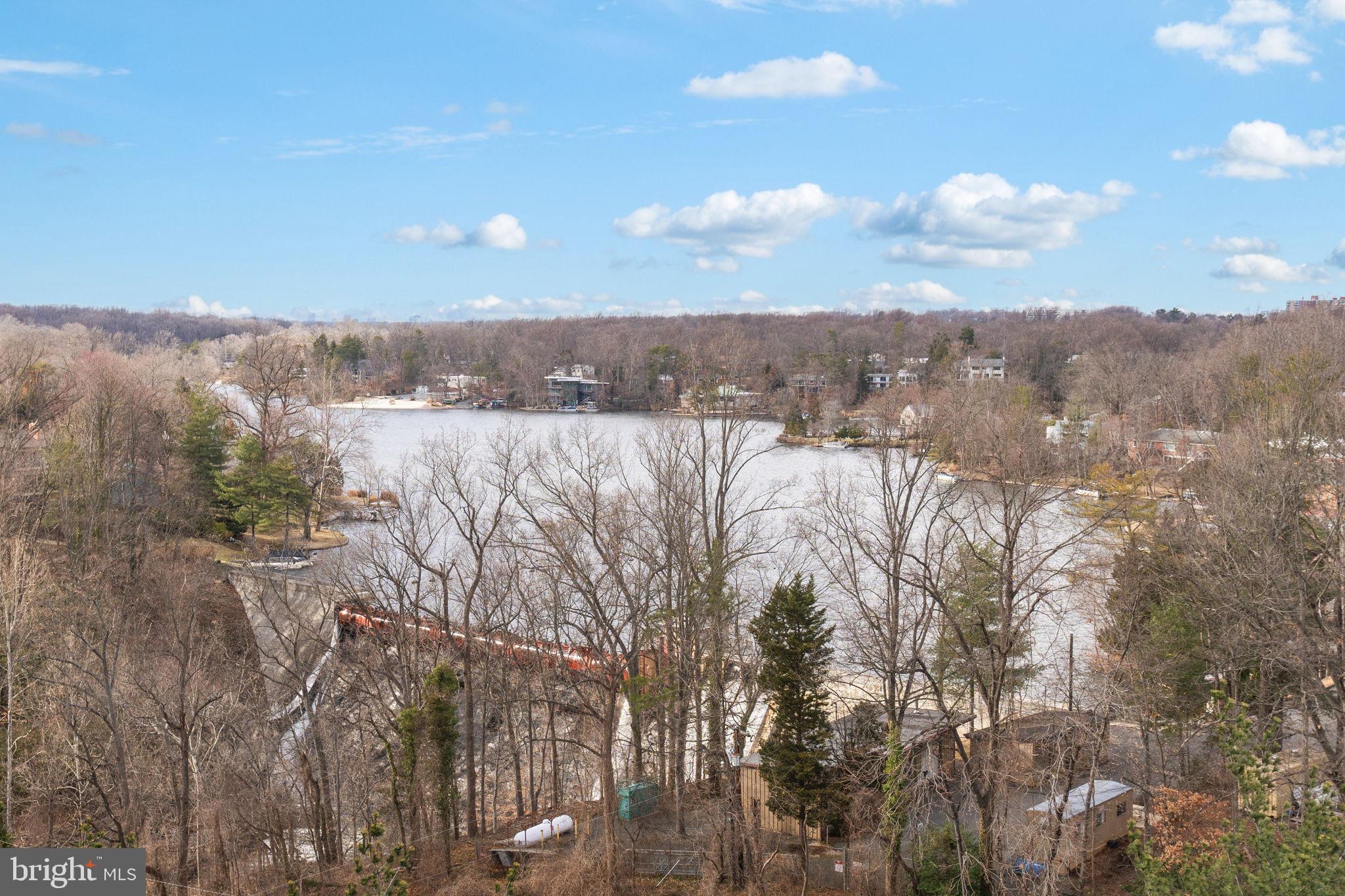 LAKESIDE PLAZA - Residential Lease