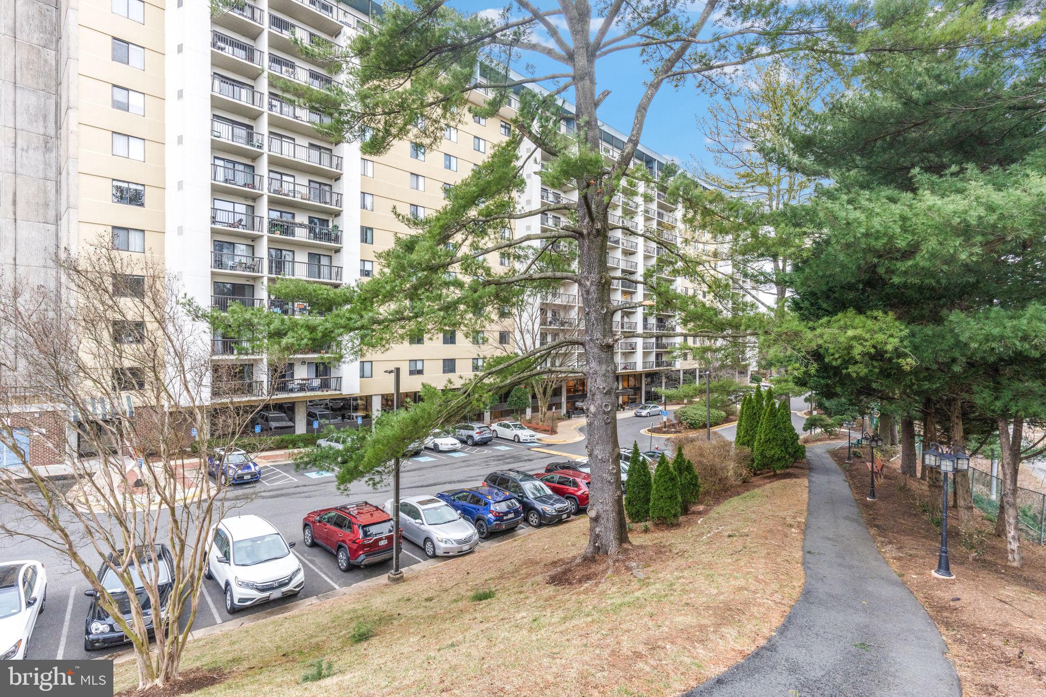 LAKESIDE PLAZA - Residential Lease