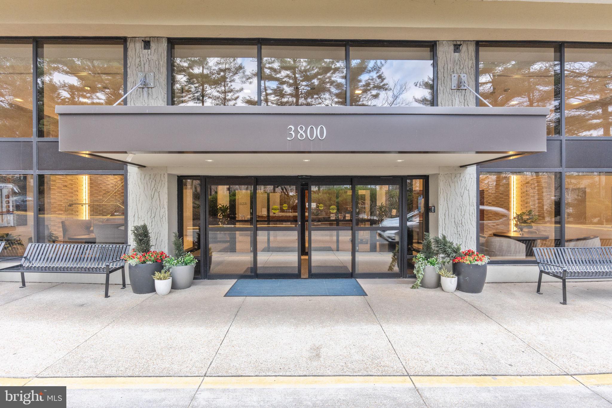 LAKESIDE PLAZA - Residential Lease