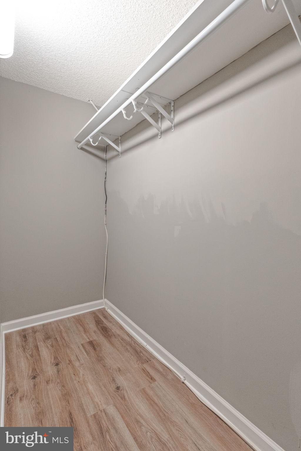 LAKESIDE PLAZA - Residential Lease