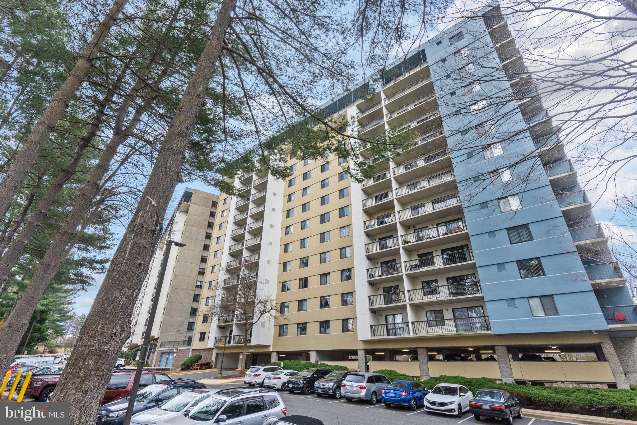 LAKESIDE PLAZA - Residential Lease