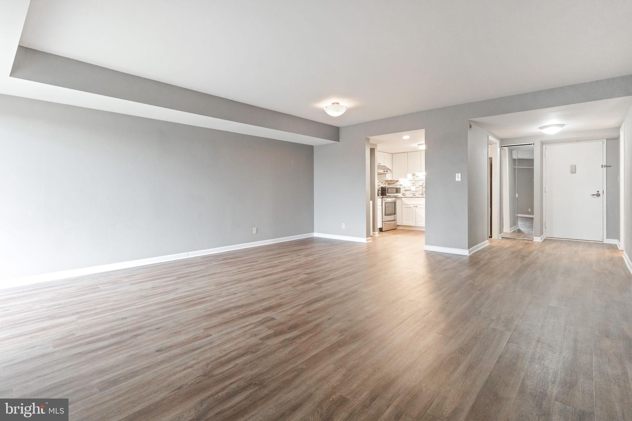 LAKESIDE PLAZA - Residential Lease