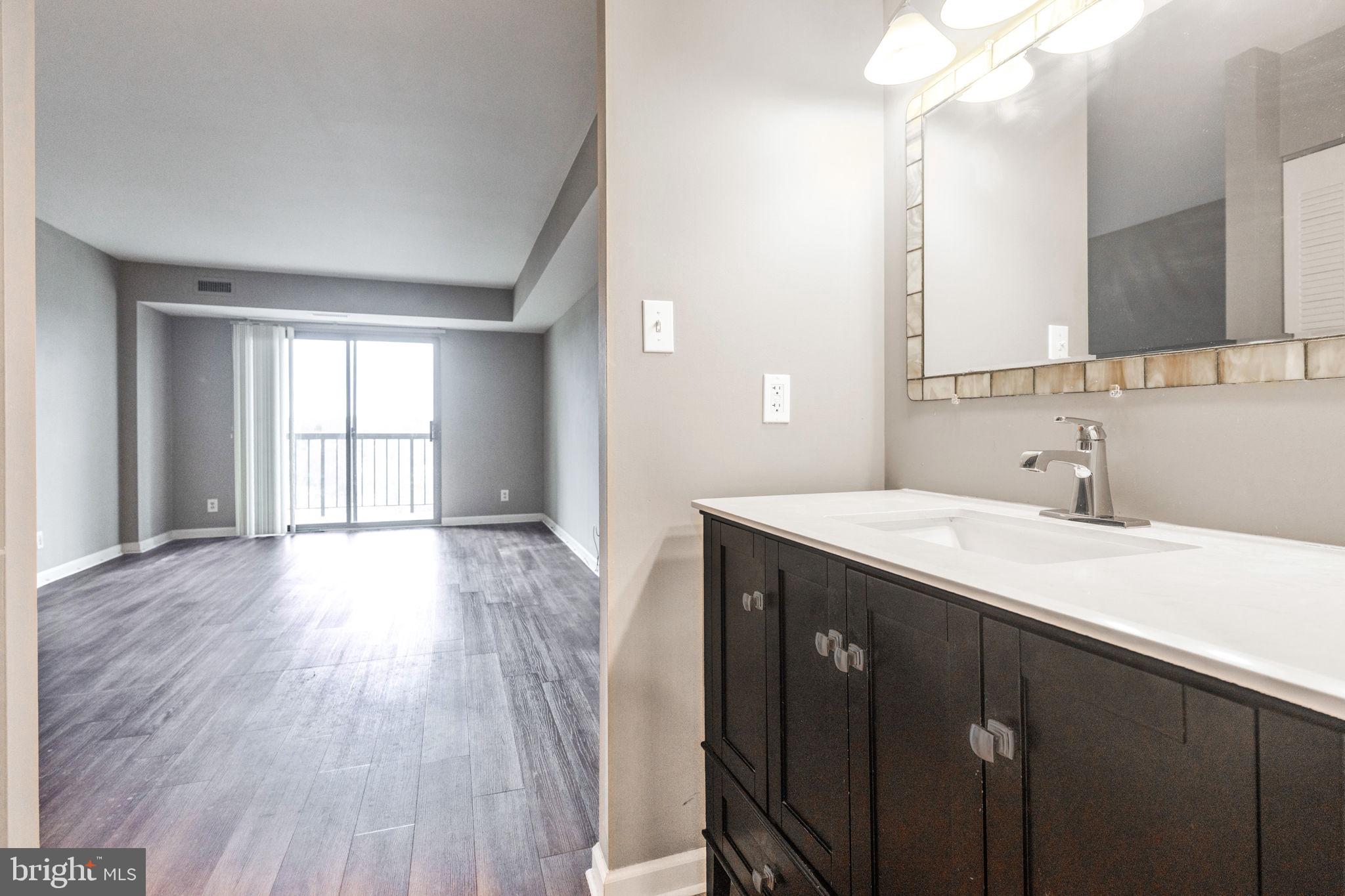 LAKESIDE PLAZA - Residential Lease