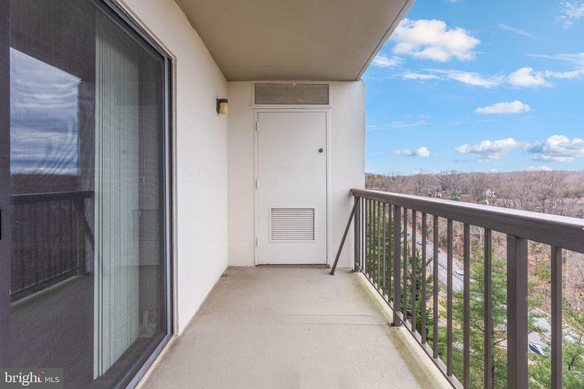 LAKESIDE PLAZA - Residential Lease