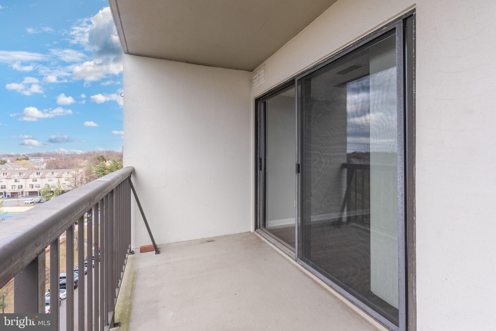 LAKESIDE PLAZA - Residential Lease