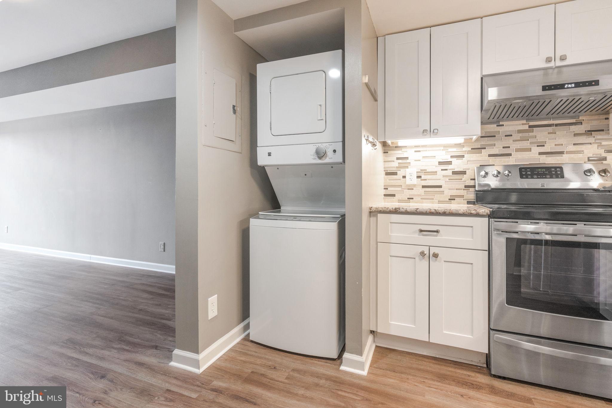 LAKESIDE PLAZA - Residential Lease