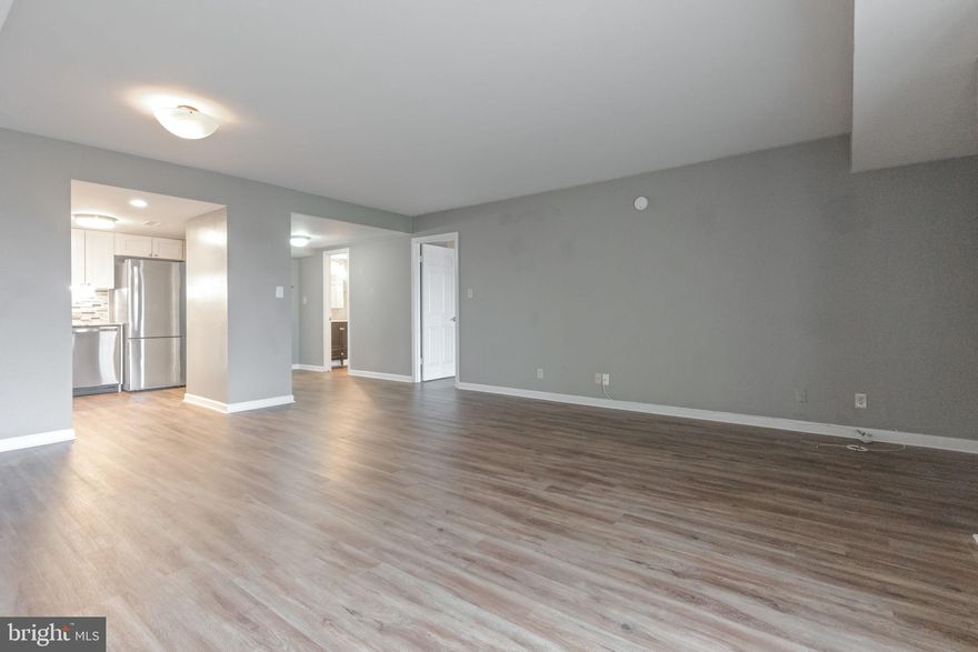 This well-maintained one-bedroom, one-bath condo features a large balcony with a view of Lake Barcroft. The unit includes a washer and dryer. It offers an outstanding amenities package in Northern Virginia, which includes an indoor pool, an outdoor pool, a hobby shop, a gym, a sauna, and more. There is a one-time moving fee of $250, which is paid directly to the condo management. Small pets under 40 pounds are welcome with a deposit.