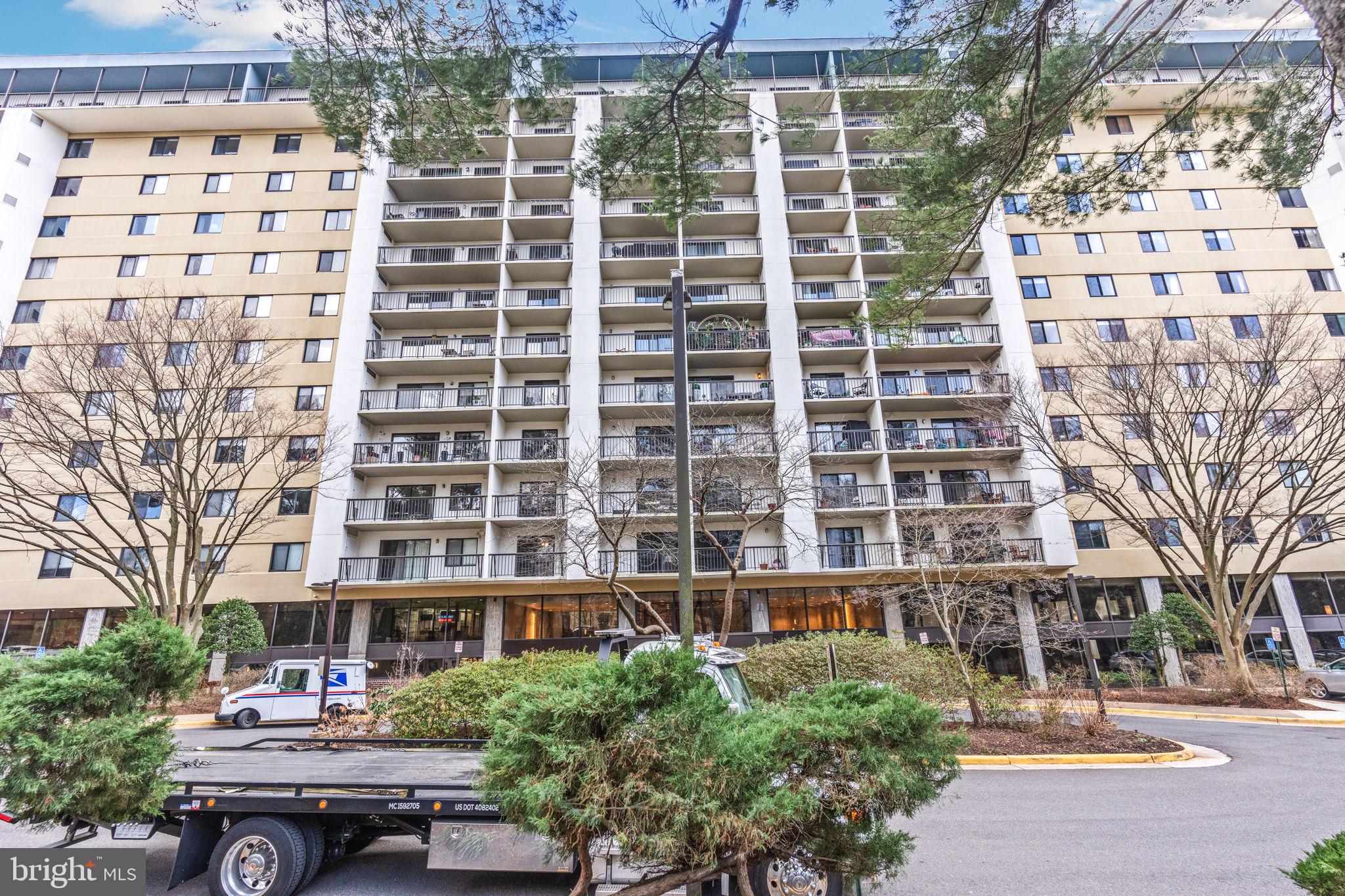 LAKESIDE PLAZA - Residential Lease