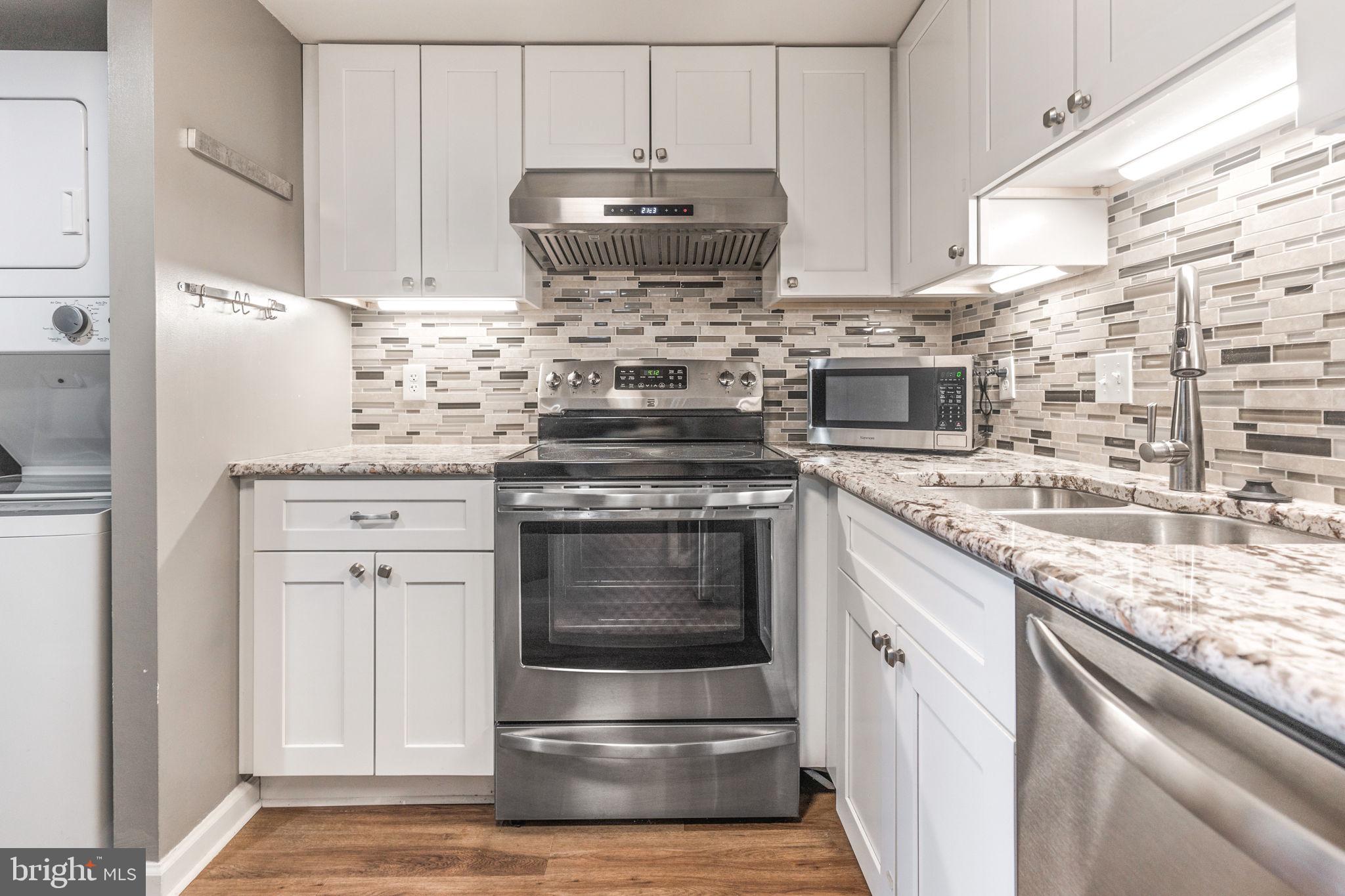 LAKESIDE PLAZA - Residential Lease