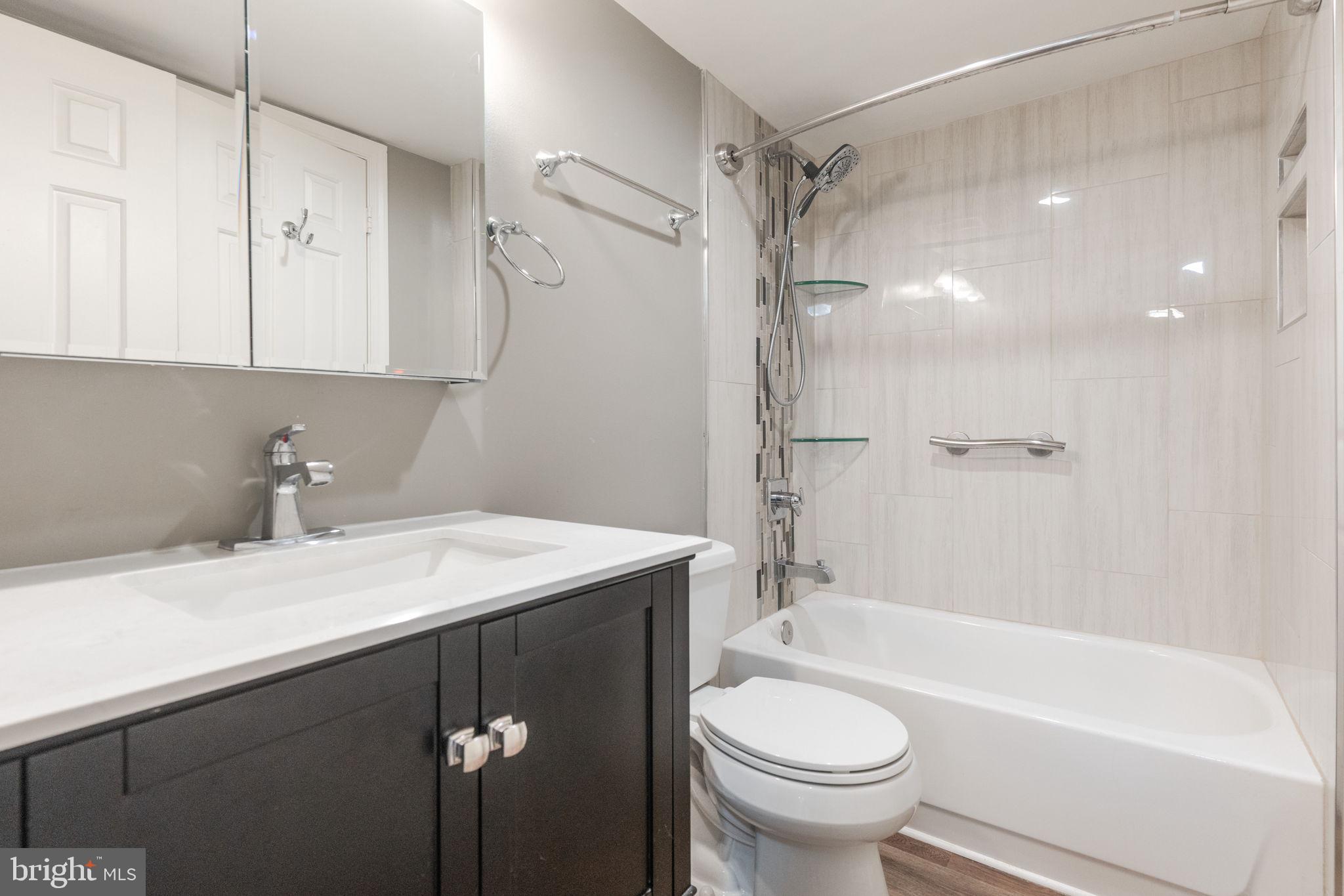 LAKESIDE PLAZA - Residential Lease