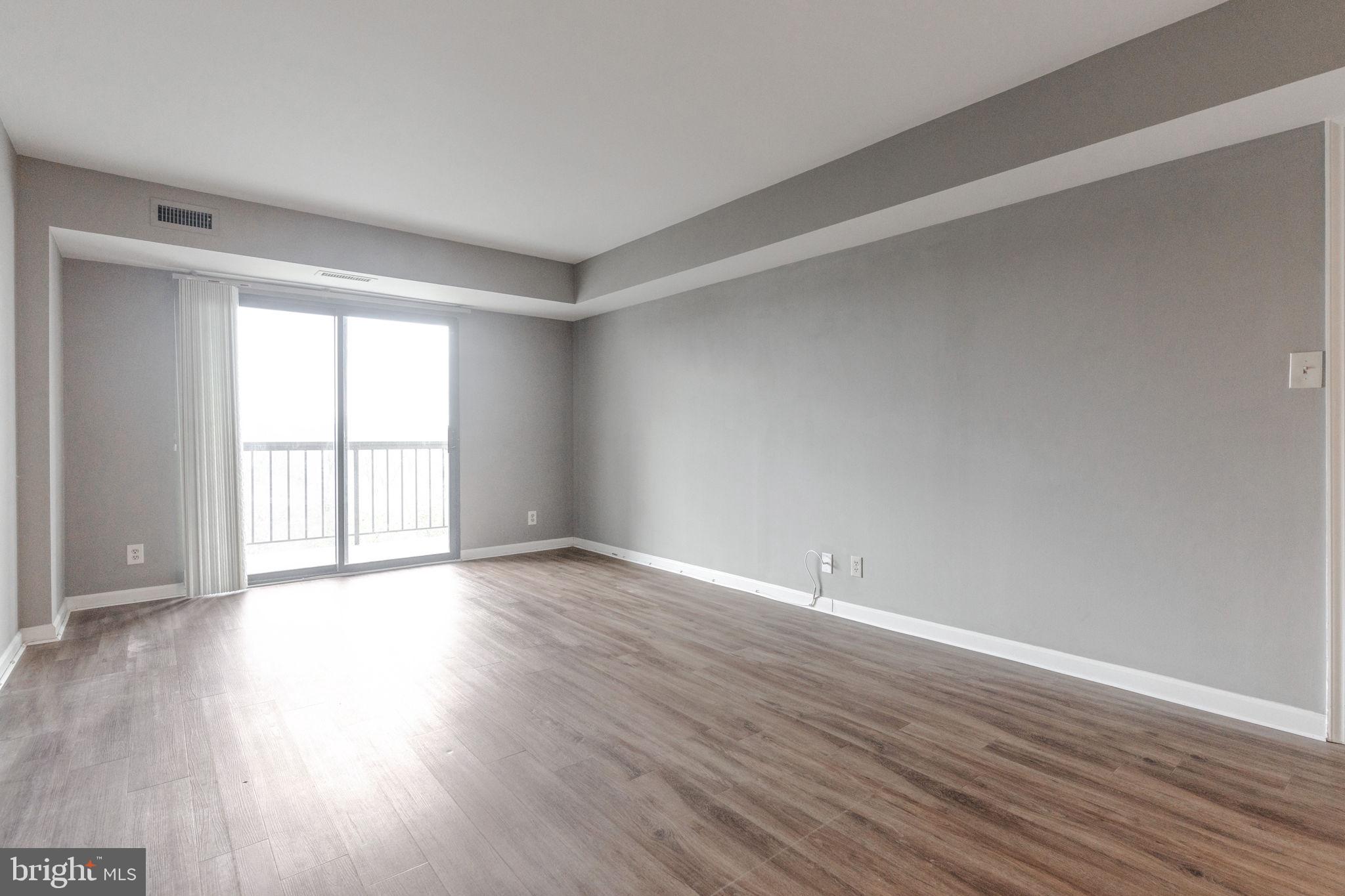 LAKESIDE PLAZA - Residential Lease