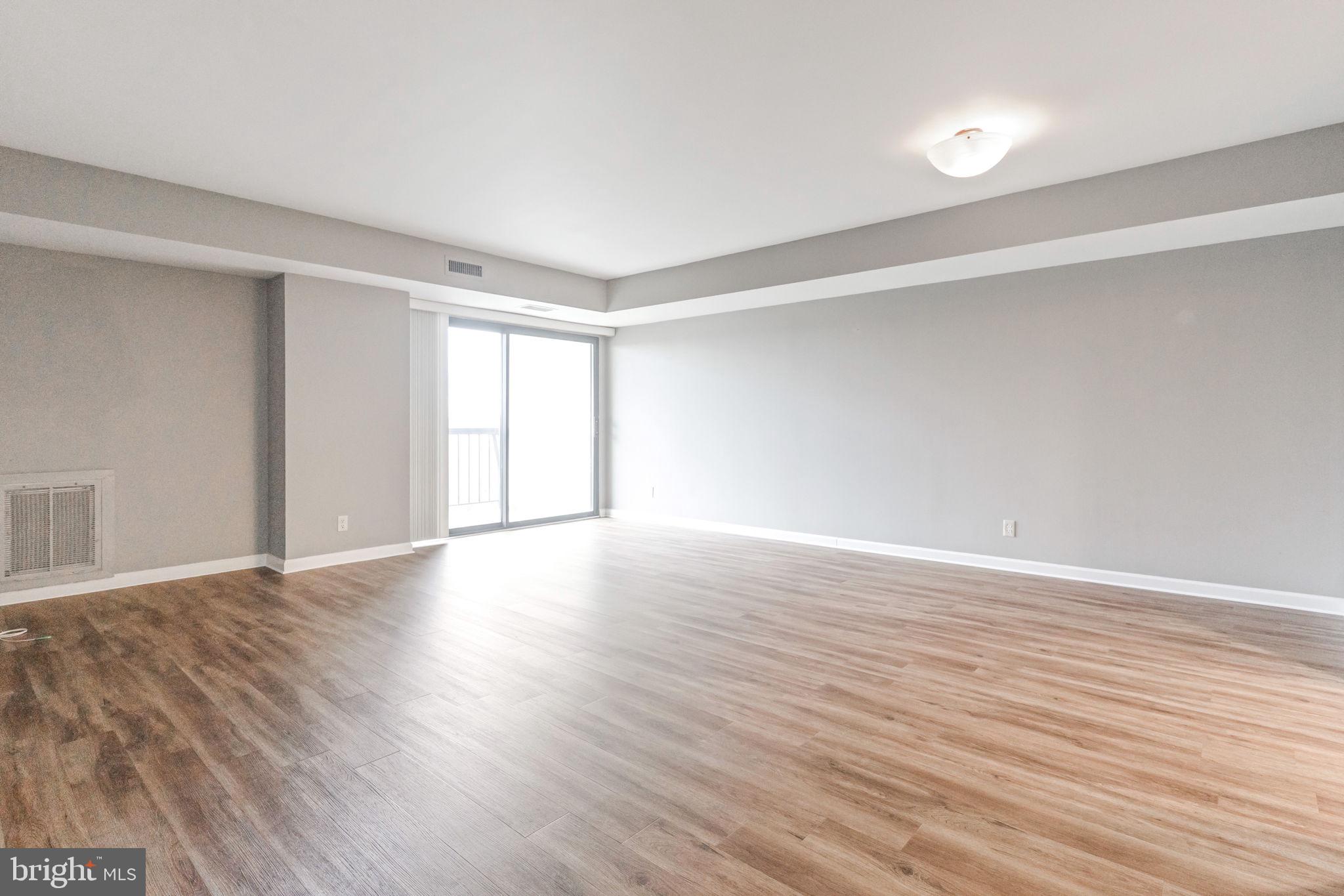 LAKESIDE PLAZA - Residential Lease