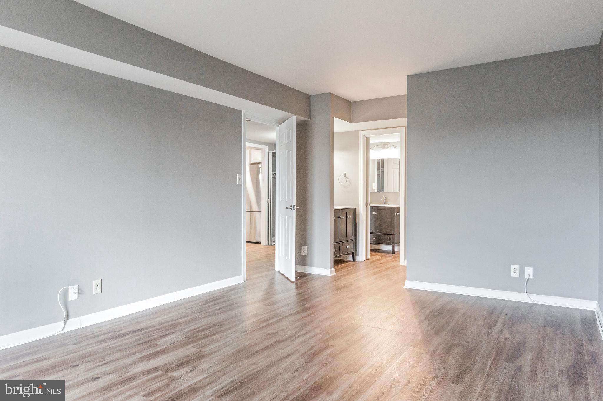 LAKESIDE PLAZA - Residential Lease