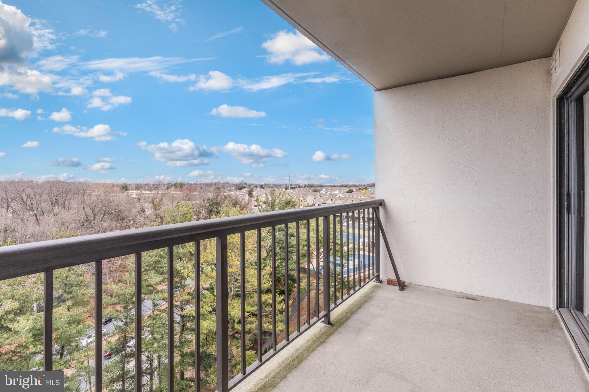 LAKESIDE PLAZA - Residential Lease