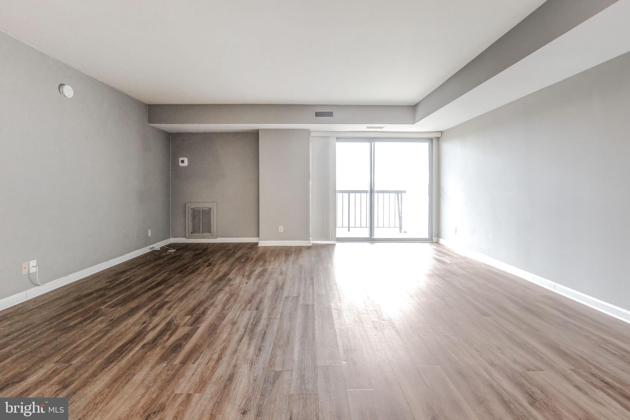 LAKESIDE PLAZA - Residential Lease