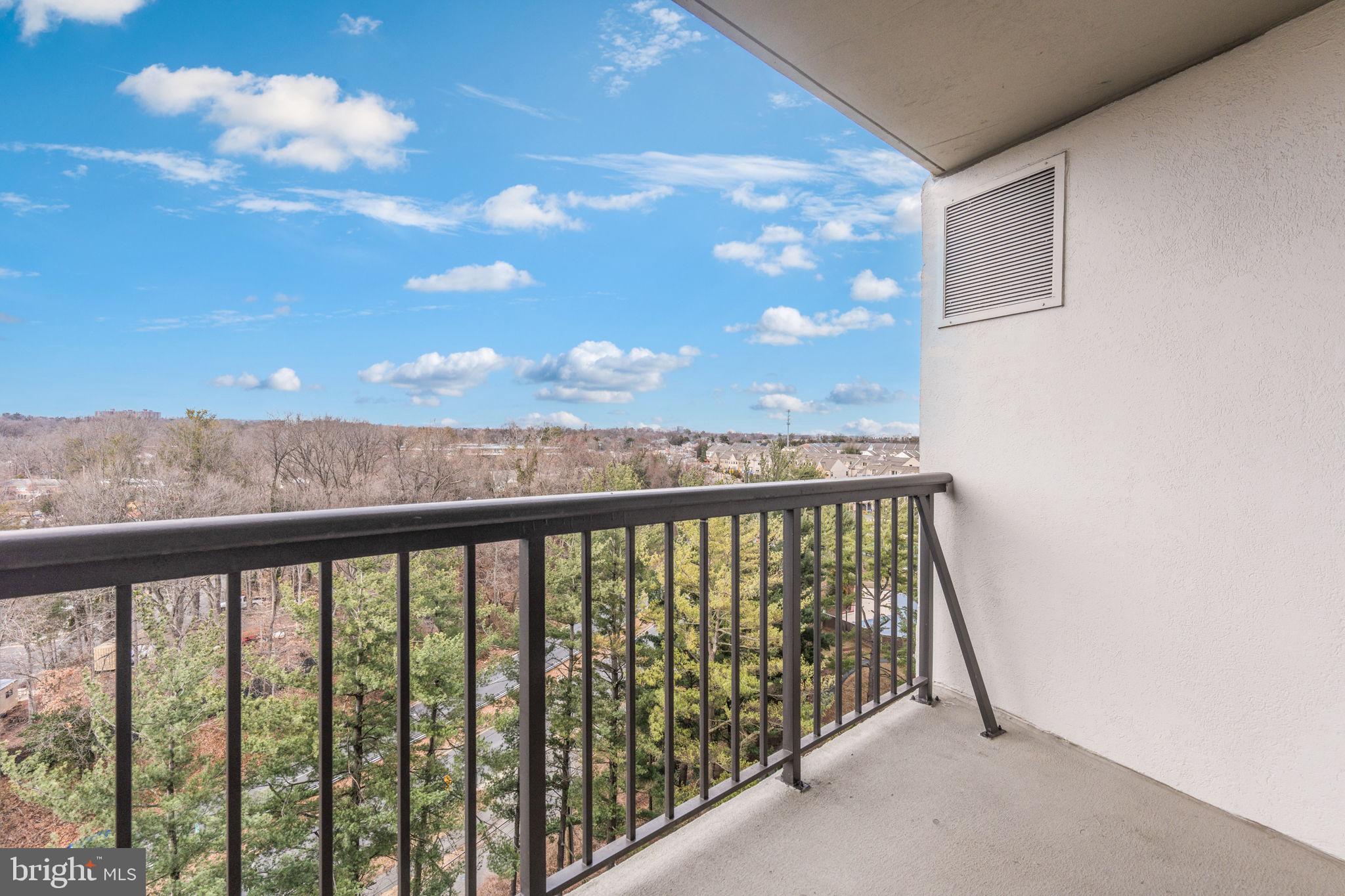 LAKESIDE PLAZA - Residential Lease