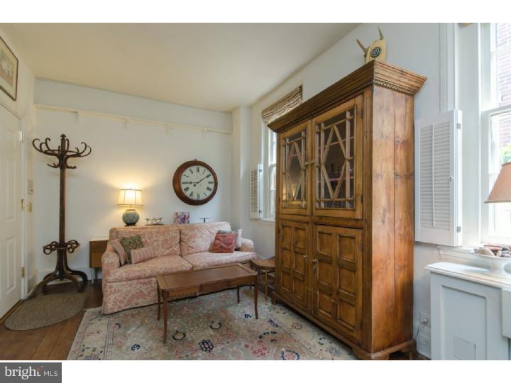 SOCIETY HILL - Residential Income