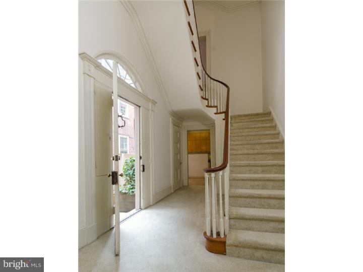 SOCIETY HILL - Residential Income