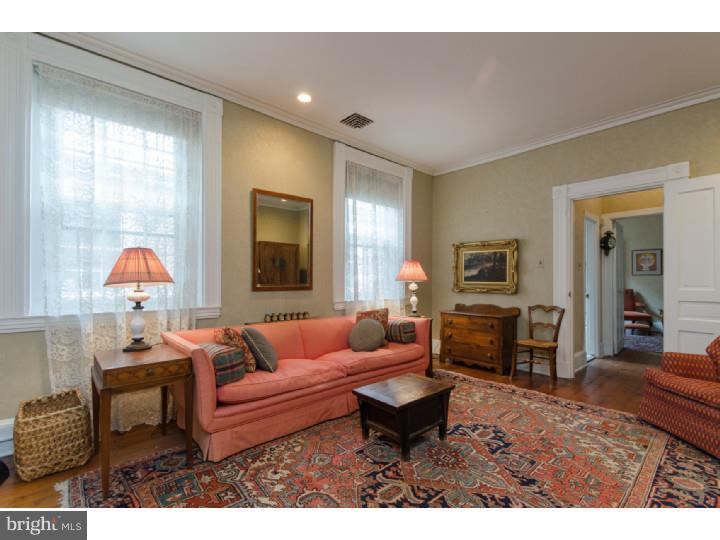 SOCIETY HILL - Residential Income