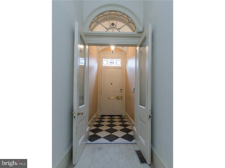 SOCIETY HILL - Residential Income