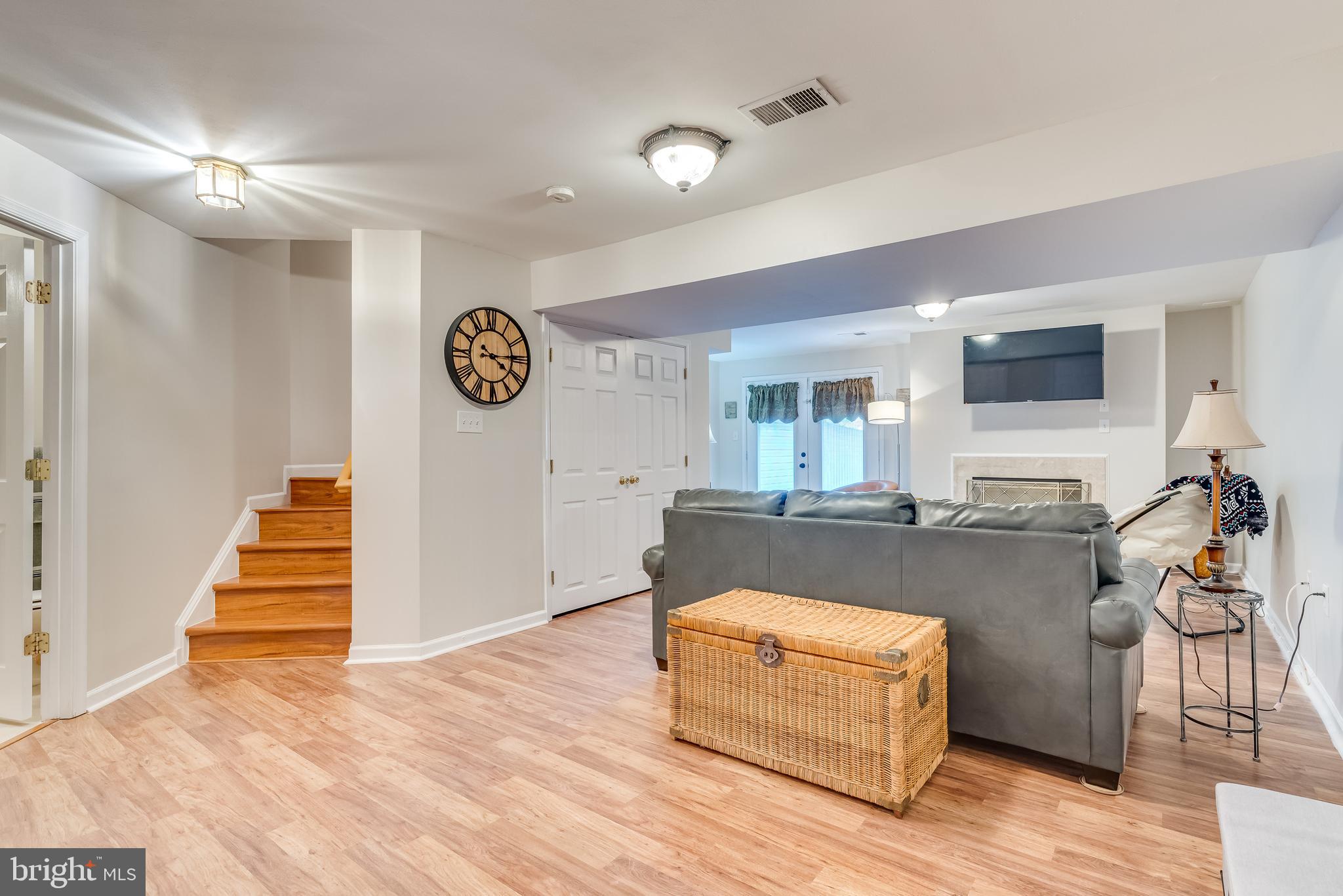 COUNTY GREEN - Residential Lease