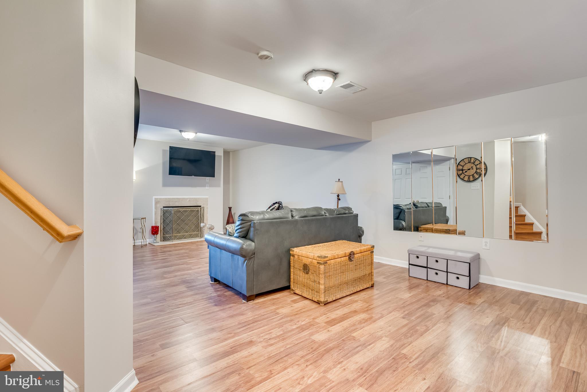 COUNTY GREEN - Residential Lease