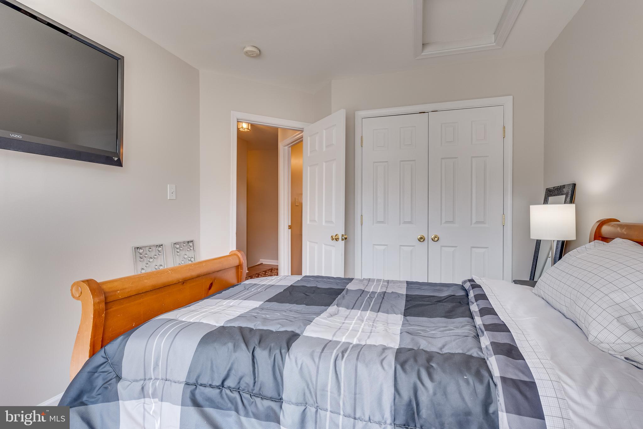 COUNTY GREEN - Residential Lease