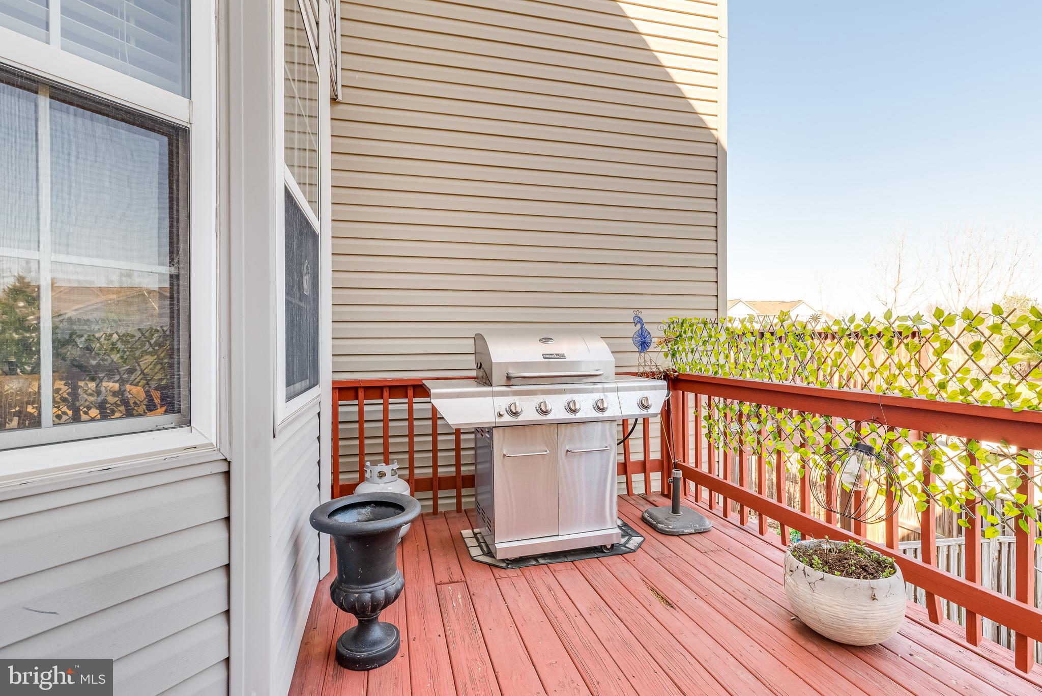 COUNTY GREEN - Residential Lease