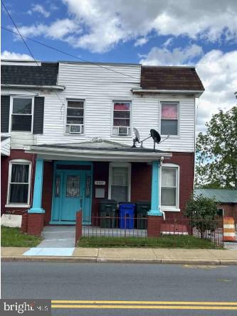 Opportunity awaits in this three-bedroom, one bath home. Take a drive by and see if it may be your next investment. ***SPECIAL NOTES: (1) This is a CASH ONLY transaction. (2) Seller to pay Taxes, HOA, and Municipal/Utility Liens. (3) Please read the Auction disclaimers carefully before placing a bid or submitting an offer. ***