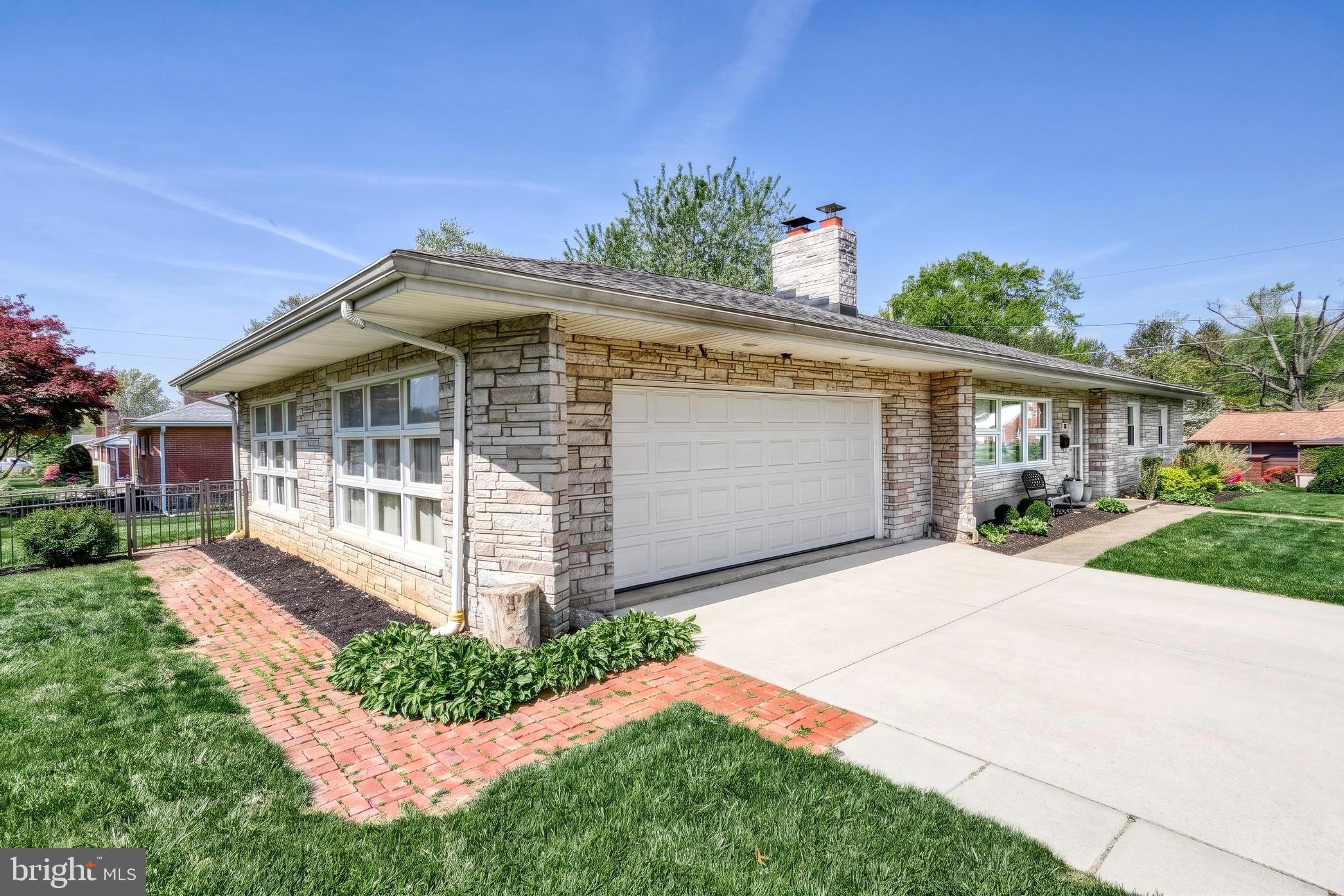 CEDAR CLIFF MANOR - Residential