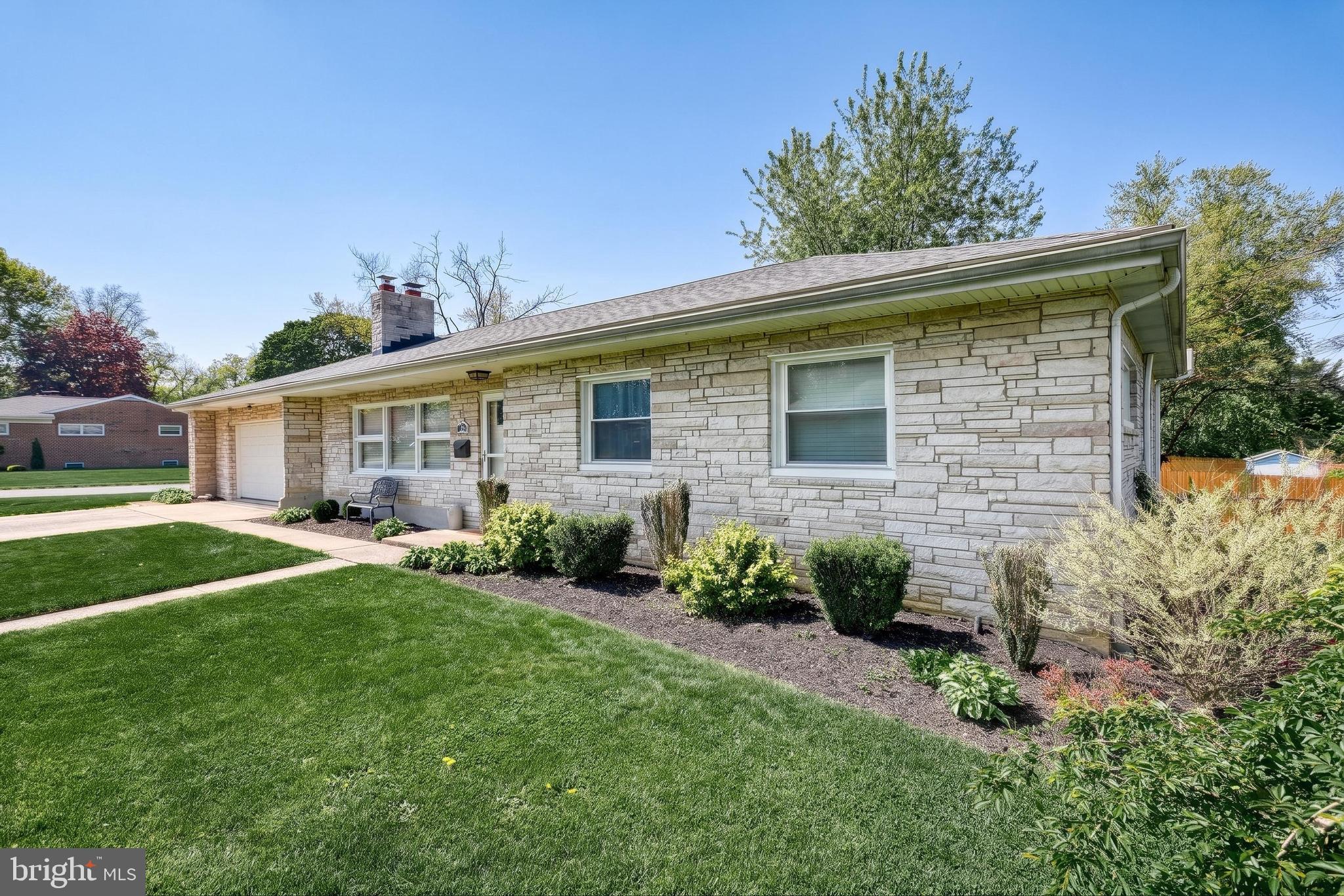 CEDAR CLIFF MANOR - Residential